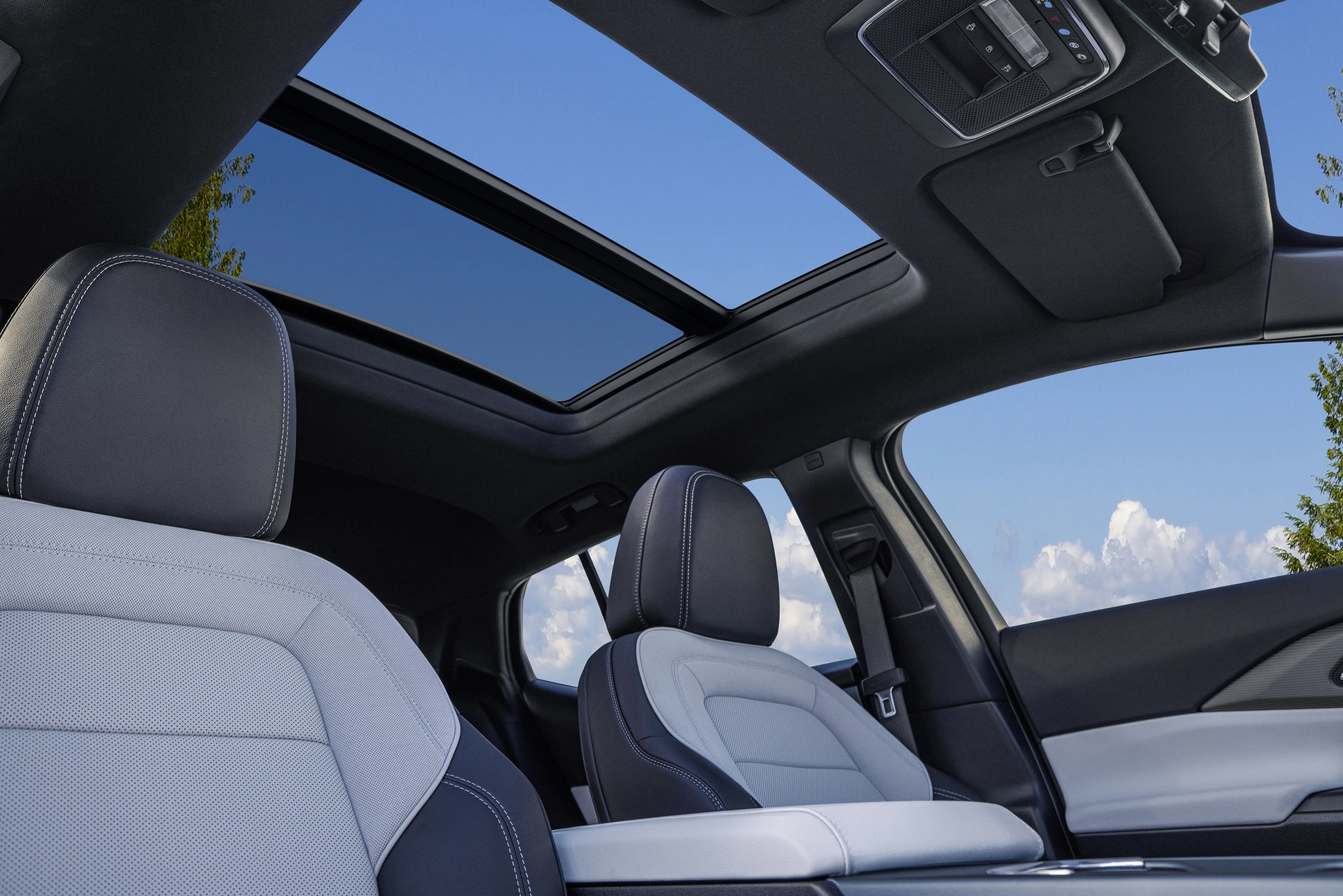 Chevrolet Equinox EV AWD roof view