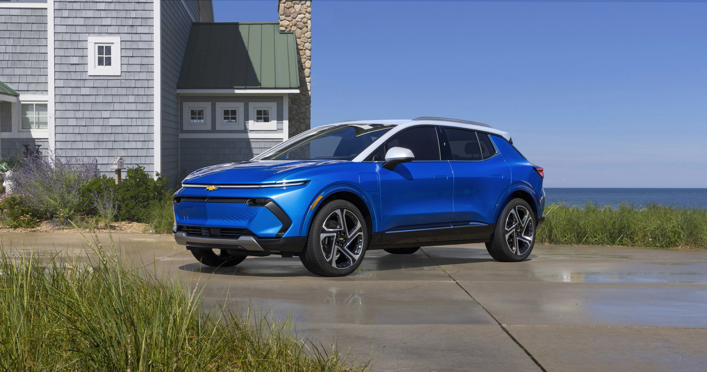 Chevrolet Equinox EV AWD exterior view