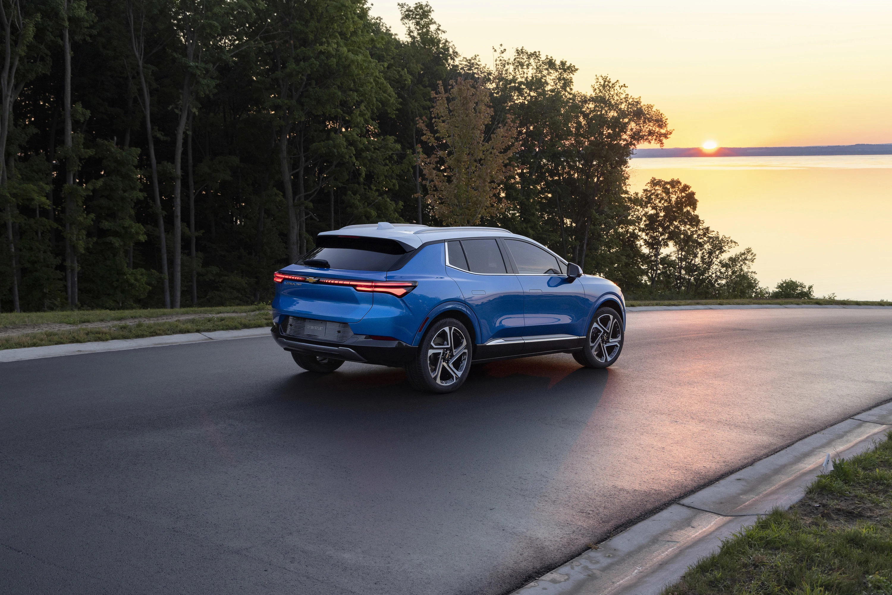 Chevrolet Equinox EV AWD exterior view