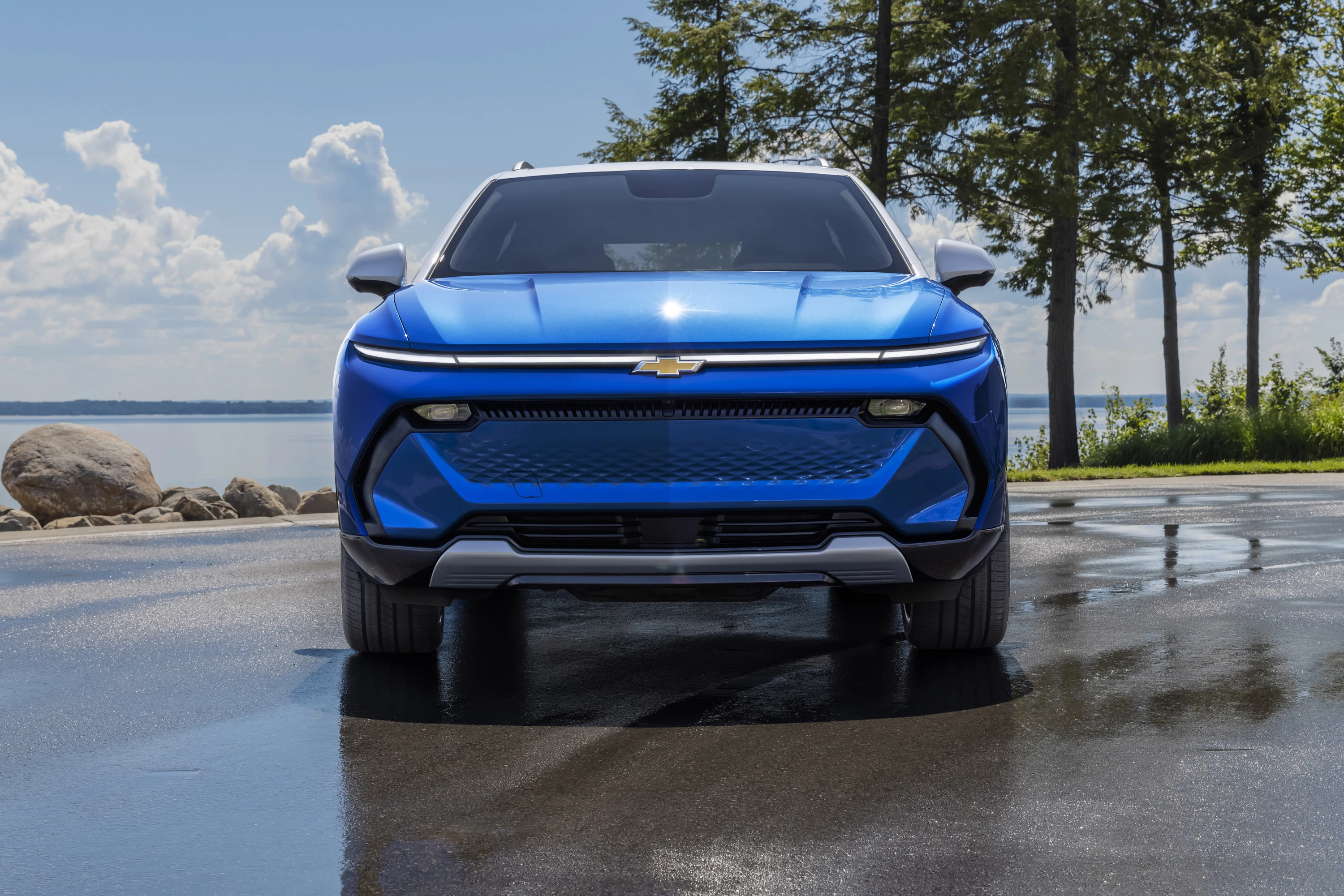 Chevrolet Equinox EV FWD headlights view