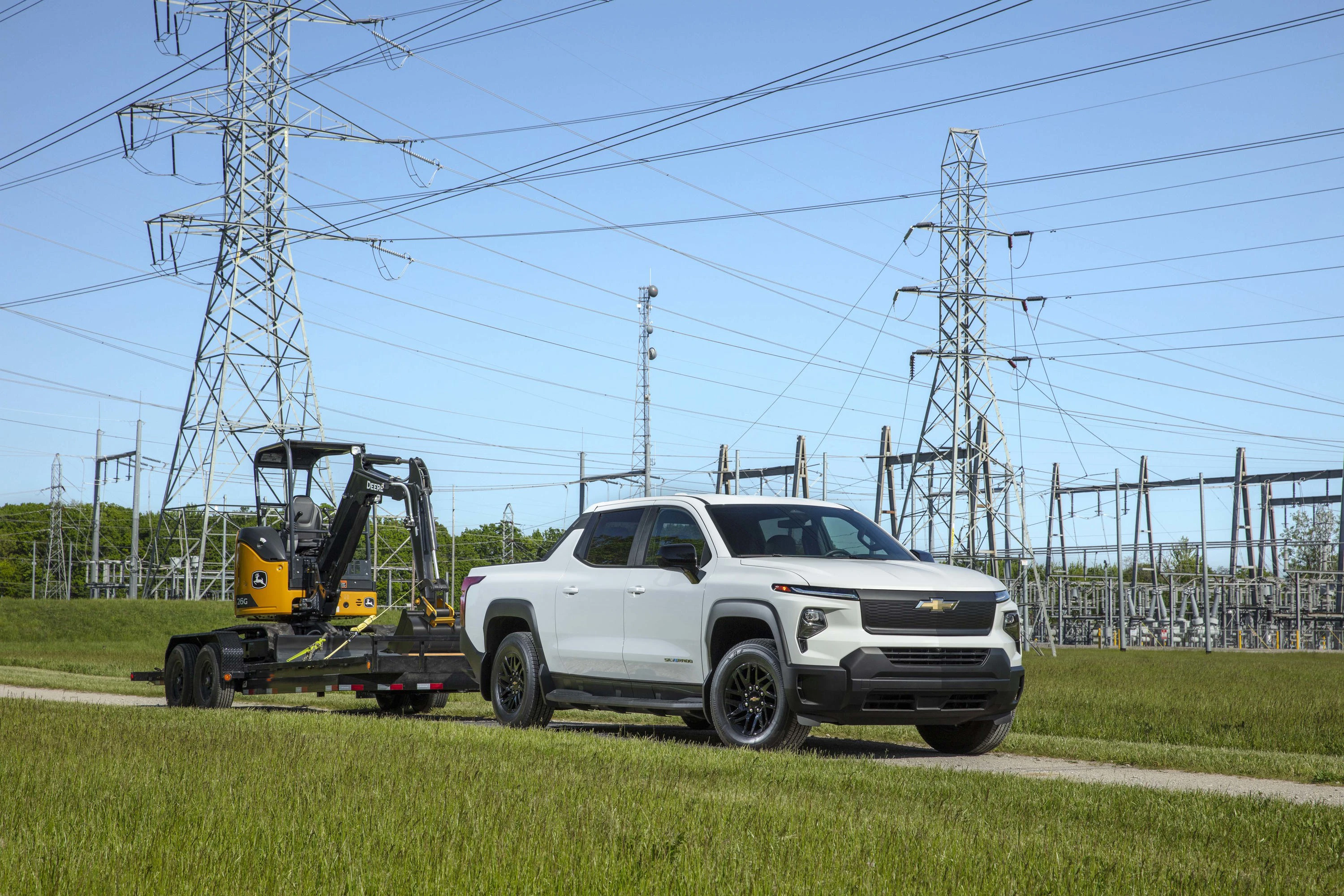 Chevrolet Silverado EV 4WT trailer view