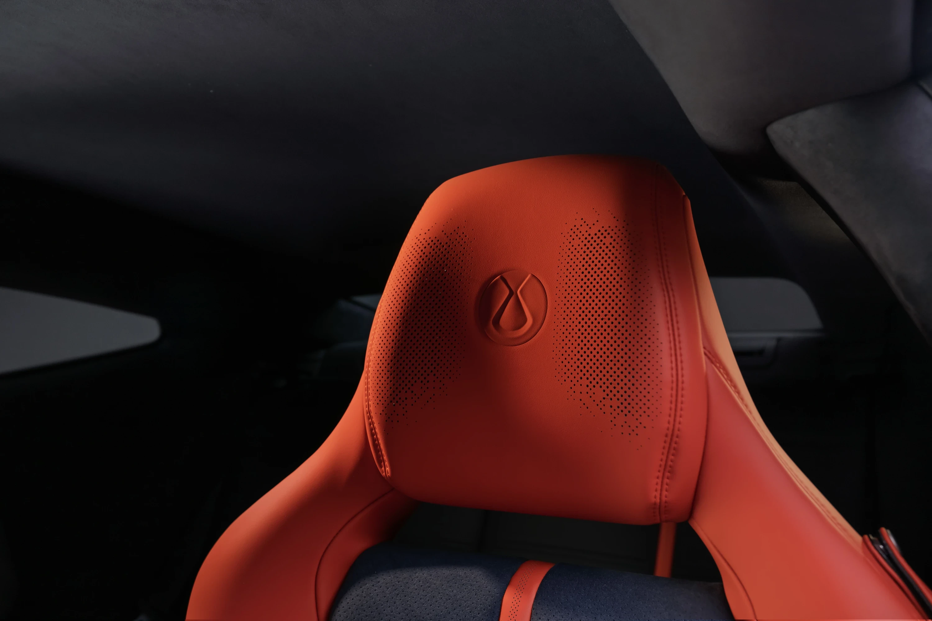 Denza Z Coupe details view