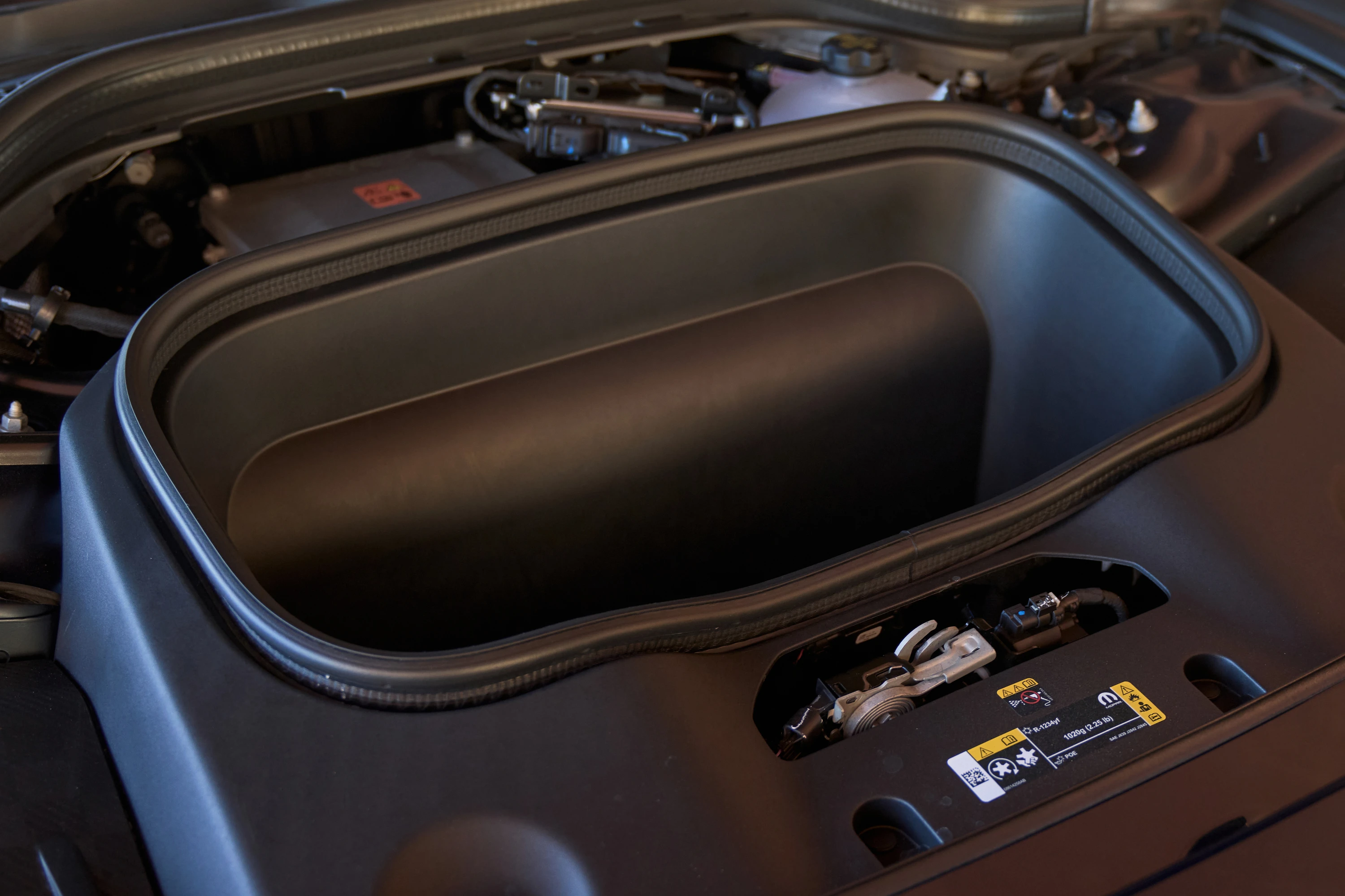 Dodge Charger Daytona Scat Pack AWD 2D frunk view