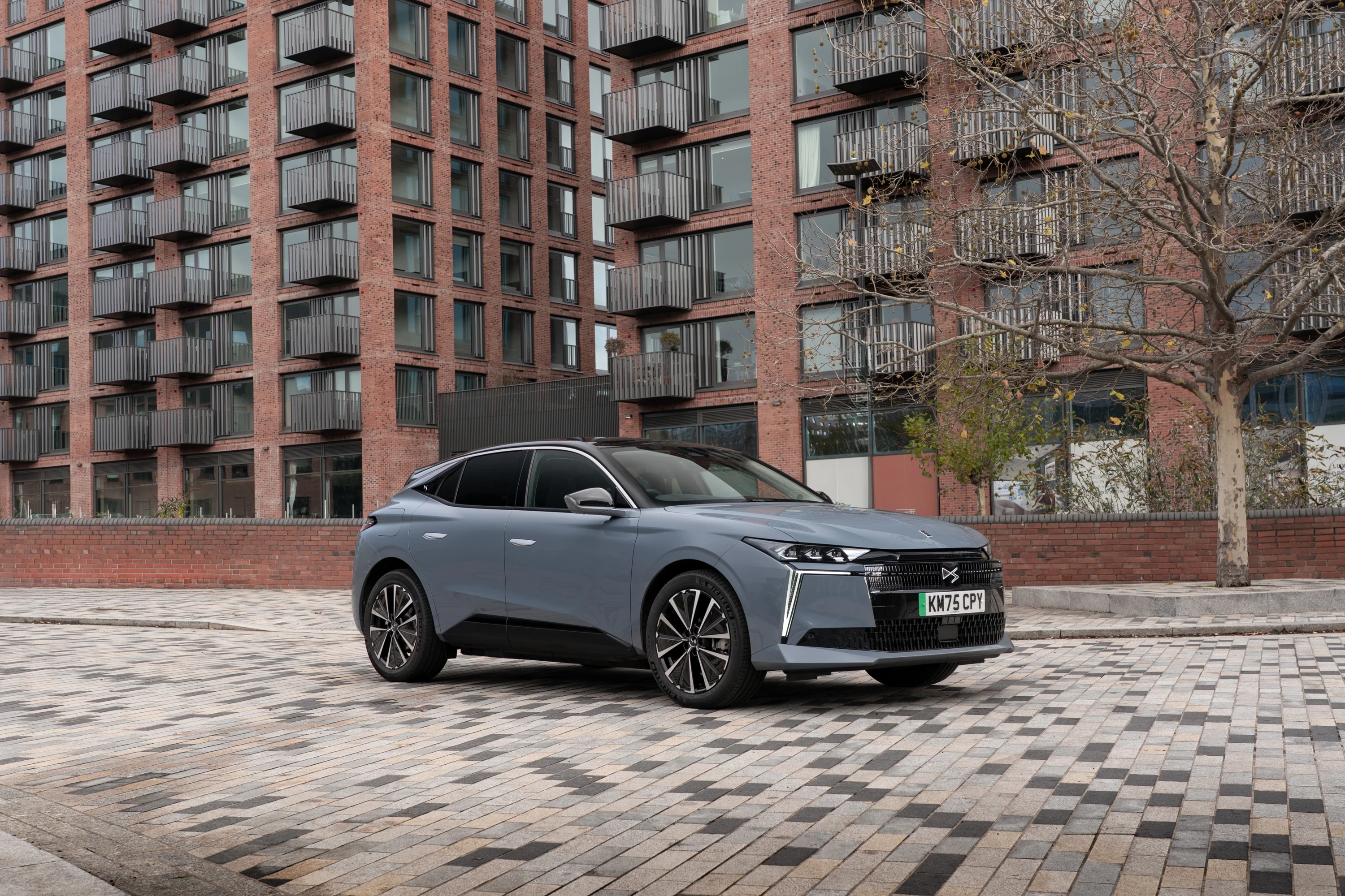 DS N°4 E-Tense 58 kWh exterior view
