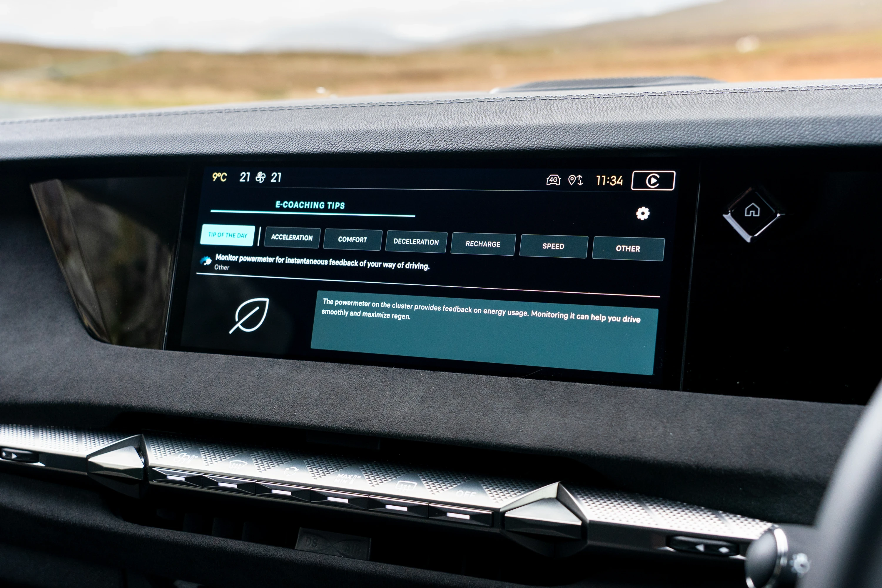 DS N°4 E-Tense 58 kWh screens view