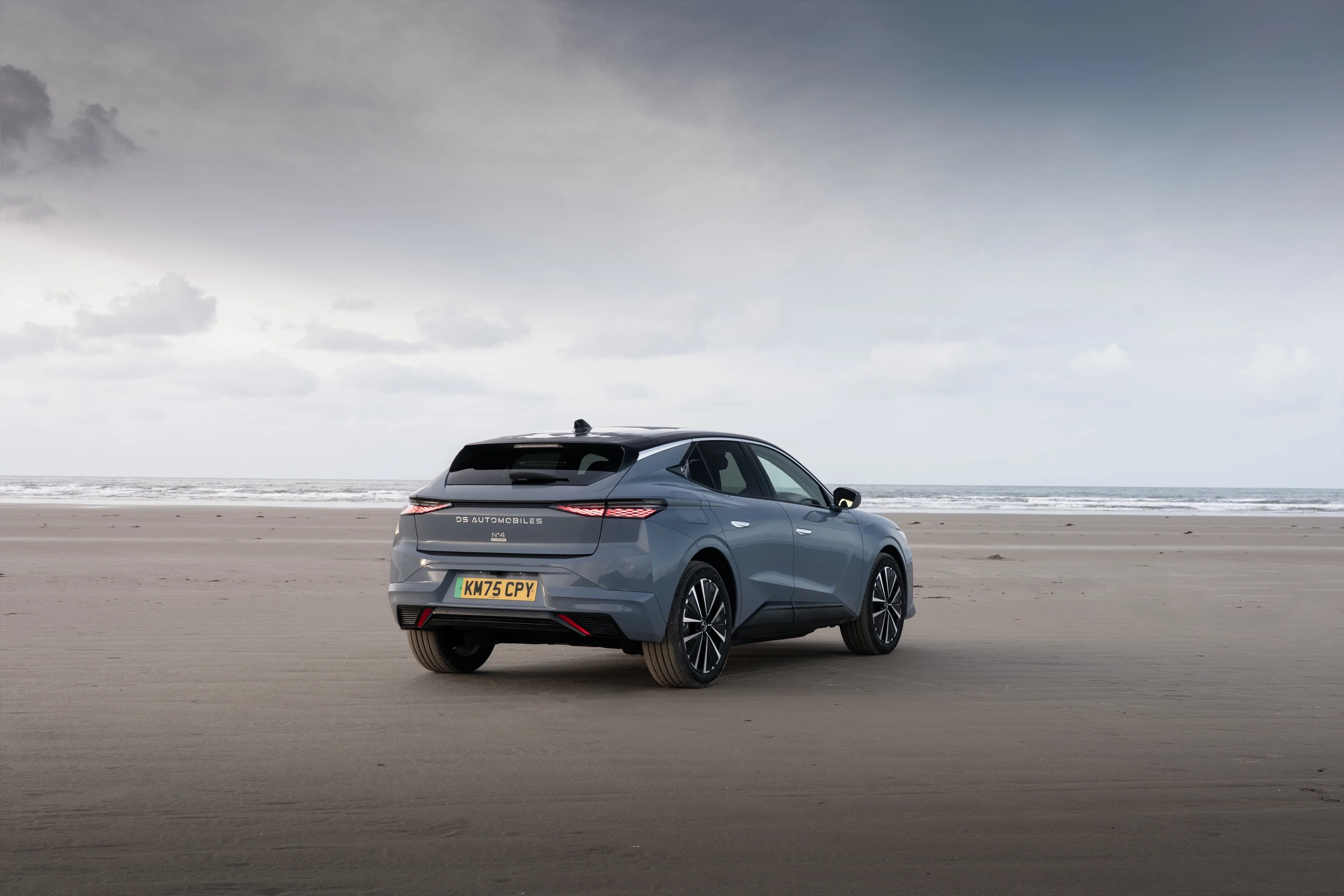 DS N°4 E-Tense 58 kWh exterior view