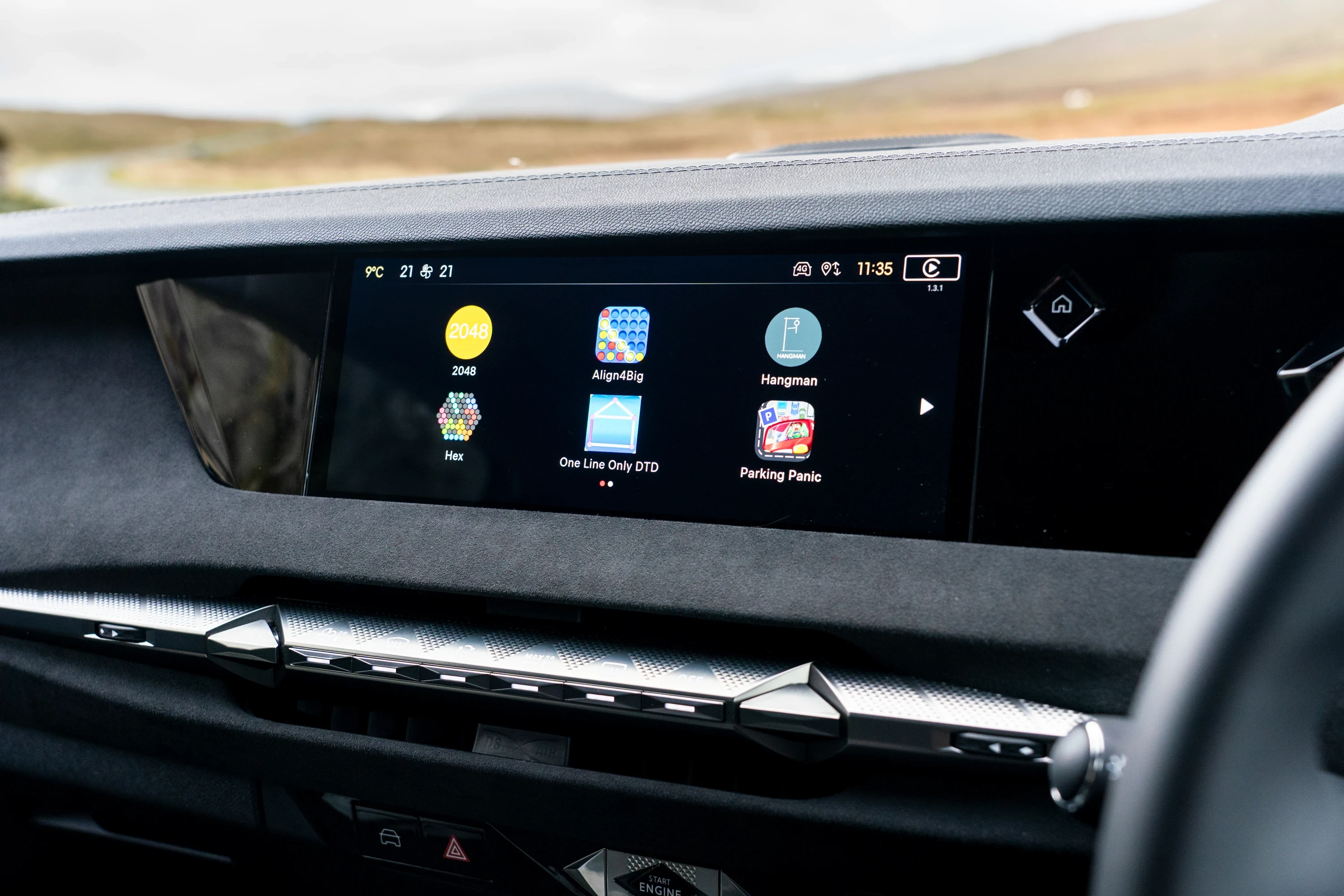 DS N°4 E-Tense 58 kWh screens view