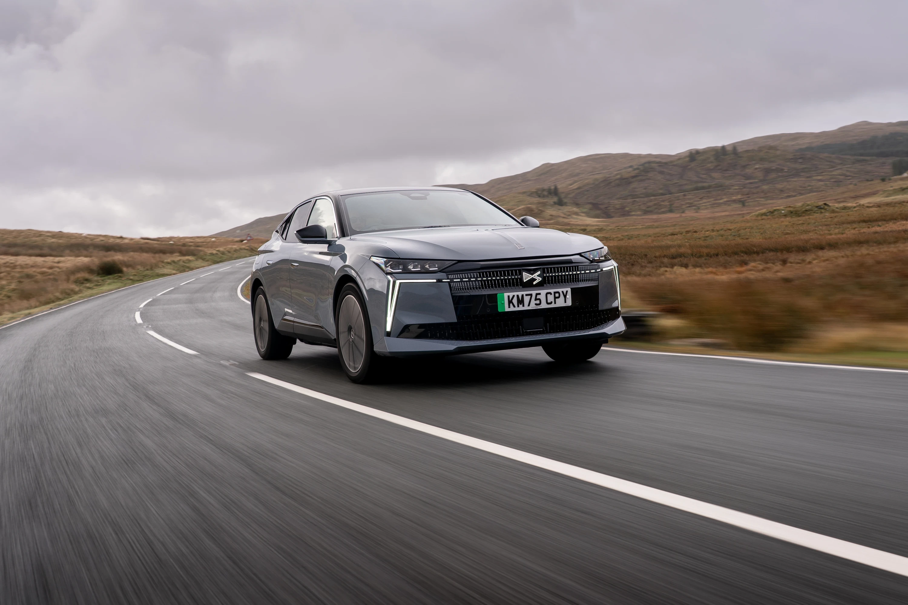 DS N°4 E-Tense 58 kWh exterior view