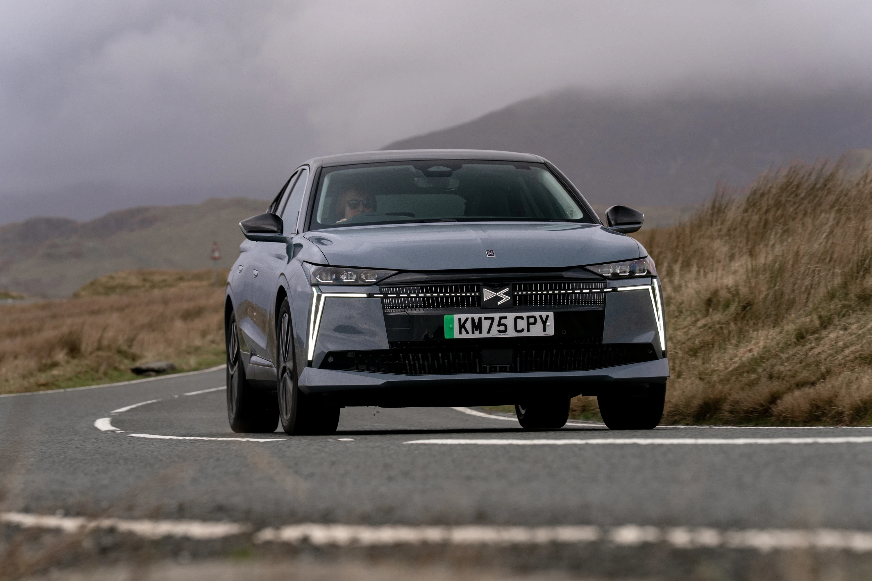 DS N°4 E-Tense 58 kWh exterior view