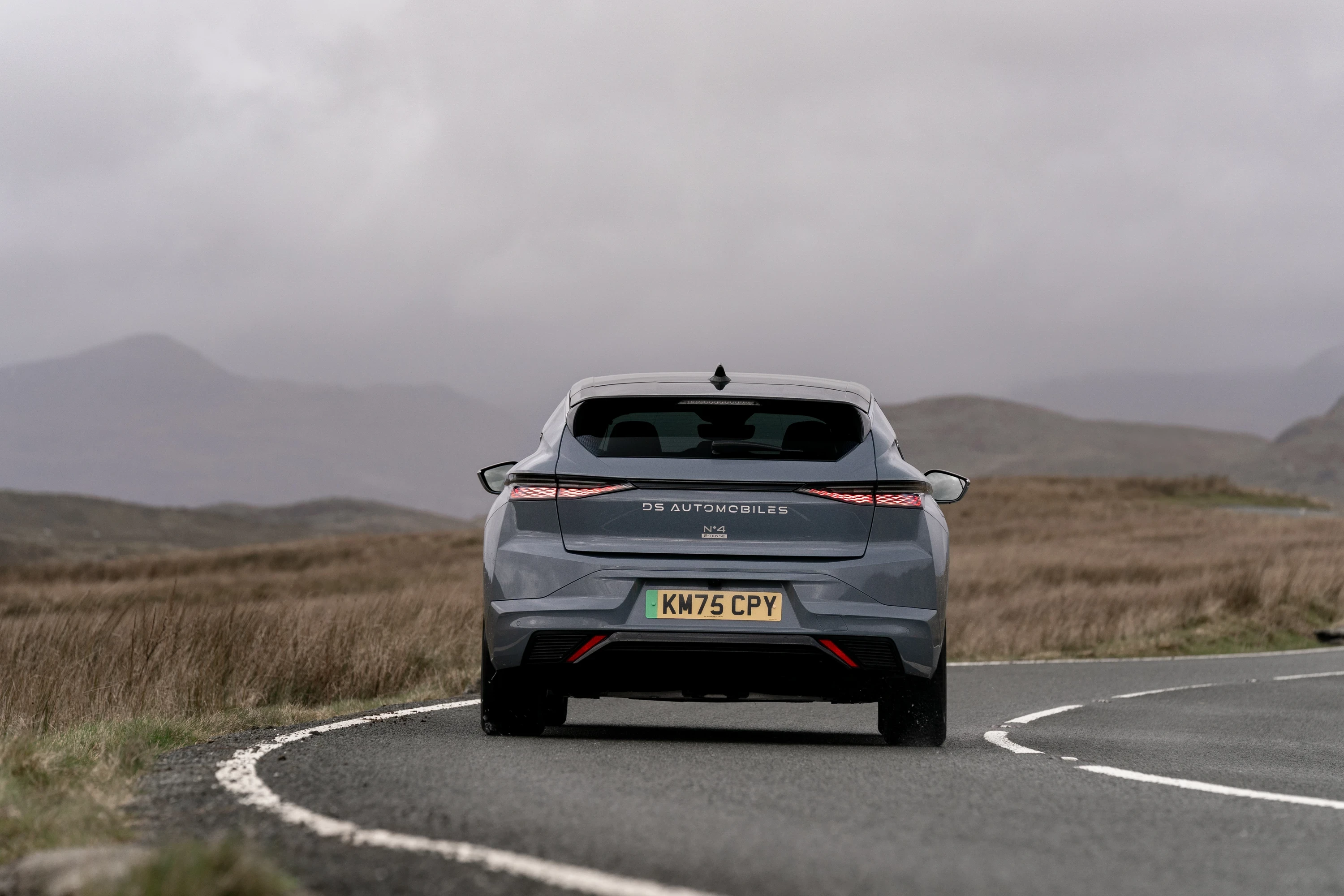 DS N°4 E-Tense 58 kWh exterior view