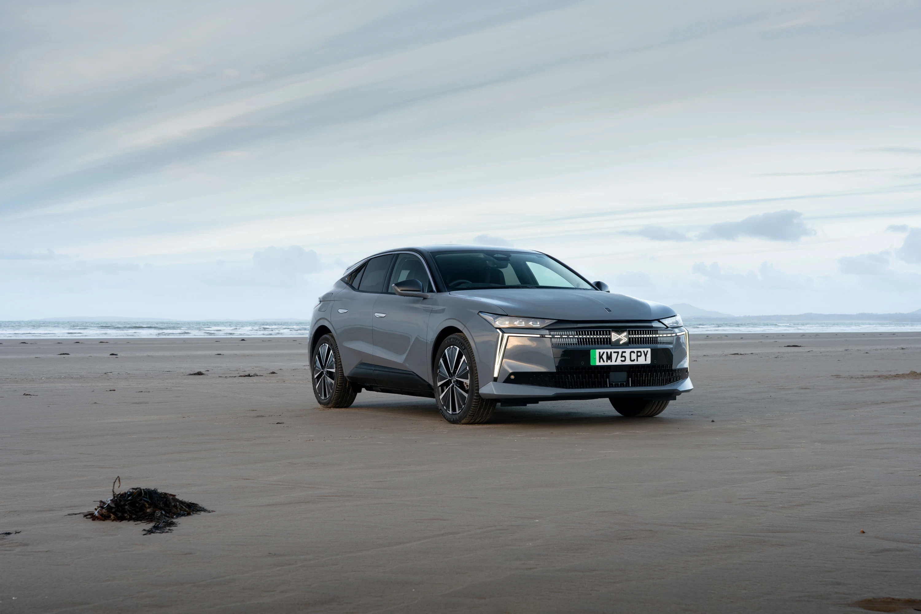 DS N°4 E-Tense 58 kWh exterior view