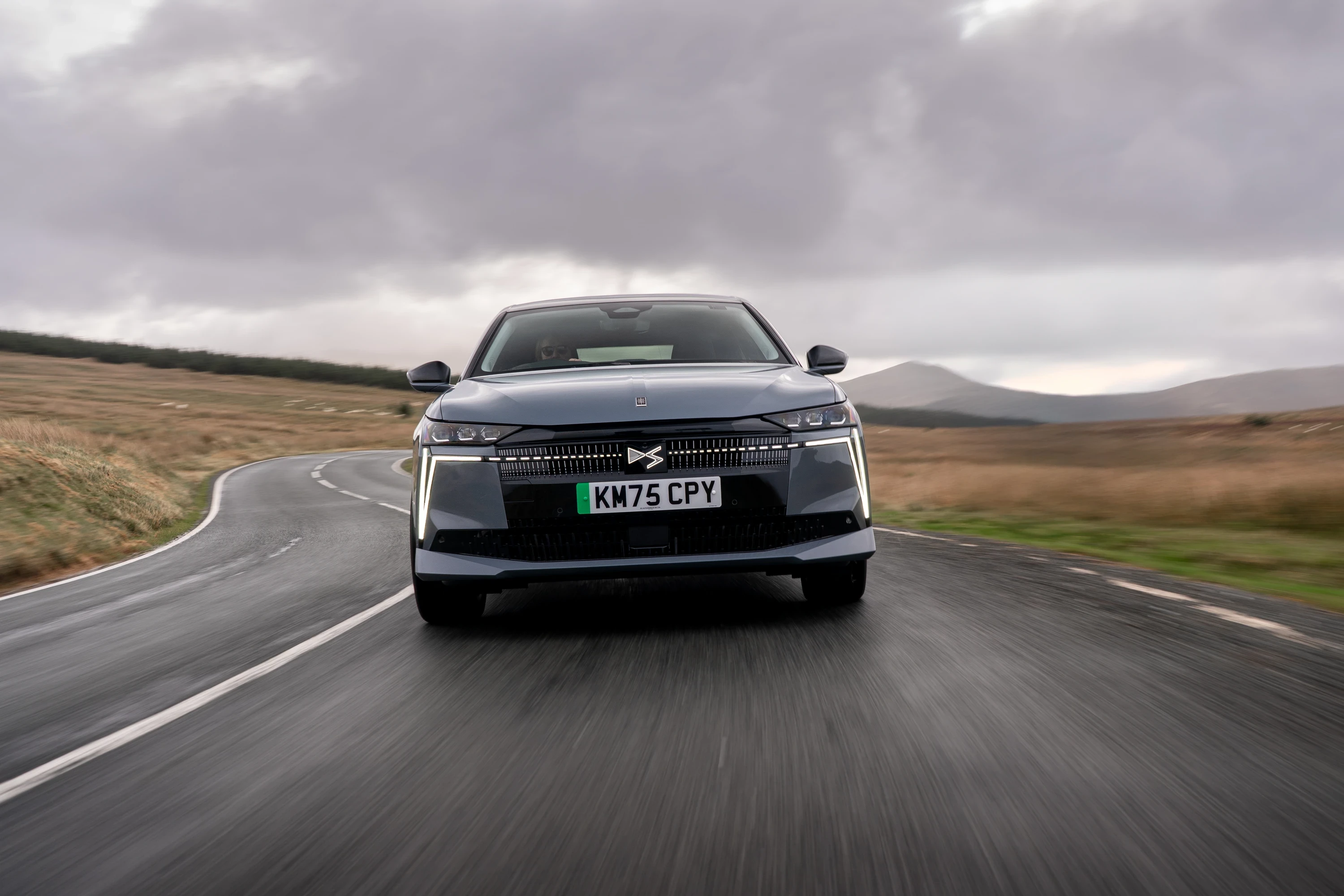 DS N°4 E-Tense 58 kWh exterior view