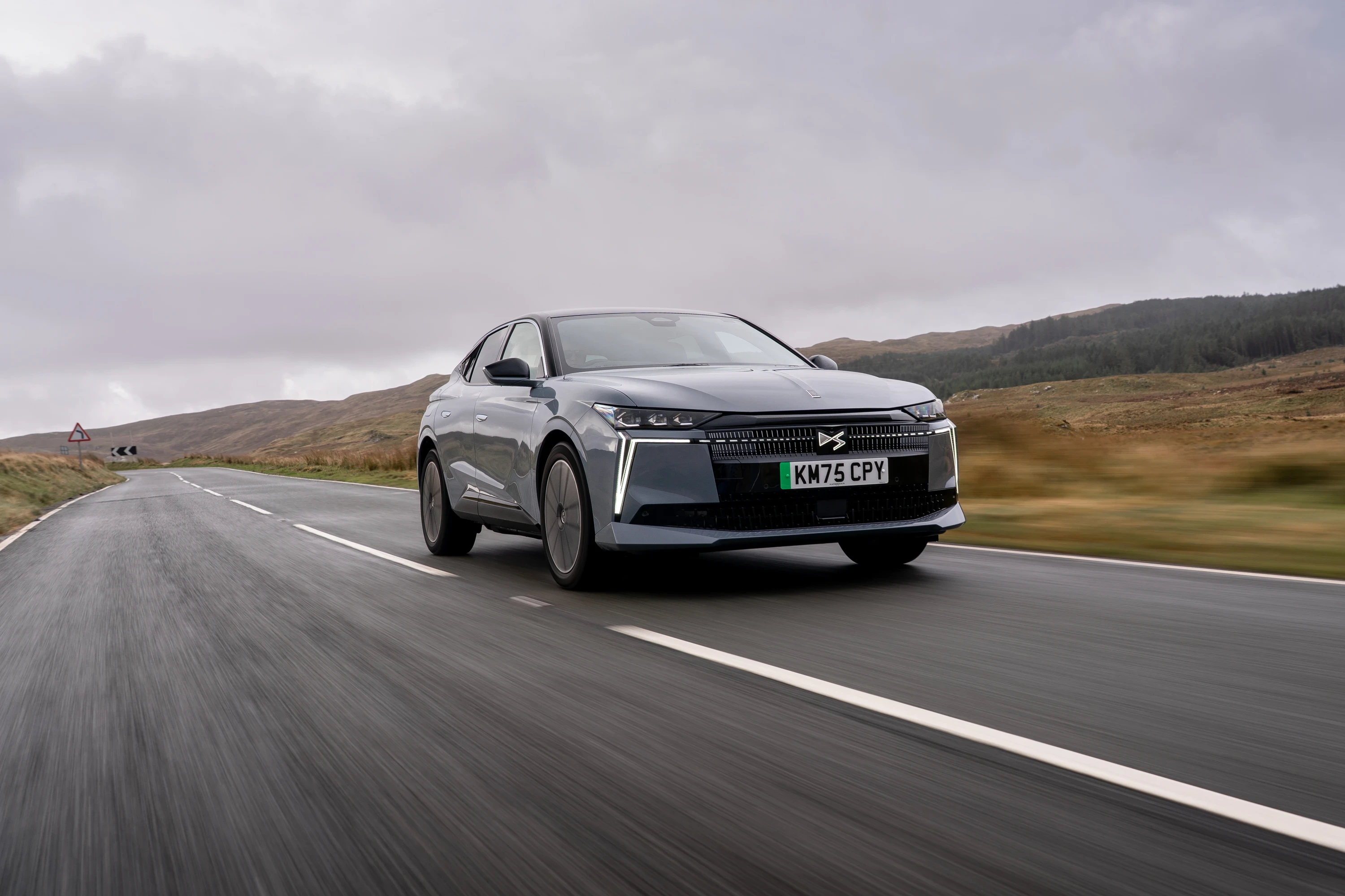 DS N°4 E-Tense 58 kWh exterior view