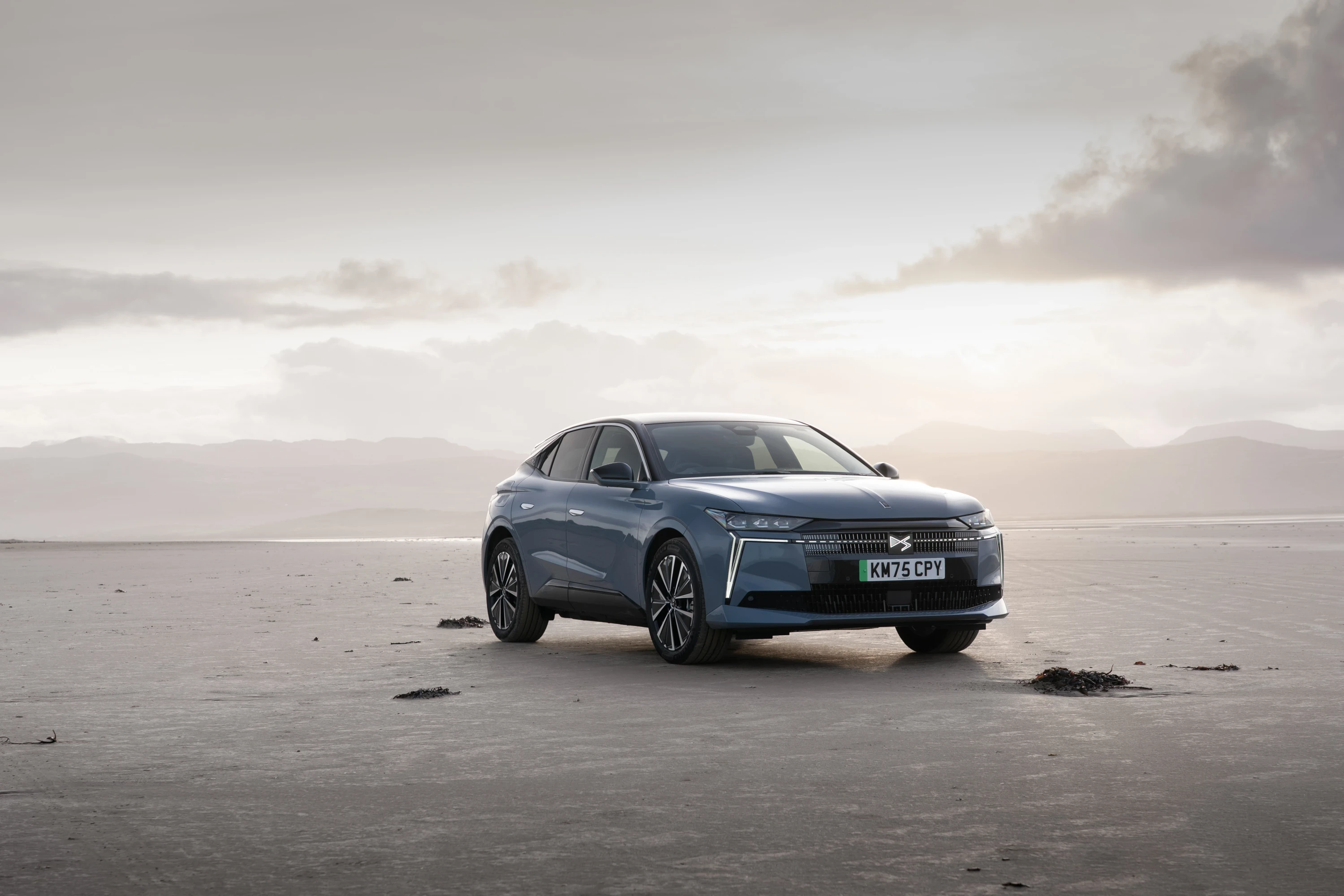 DS N°4 E-Tense 58 kWh exterior view