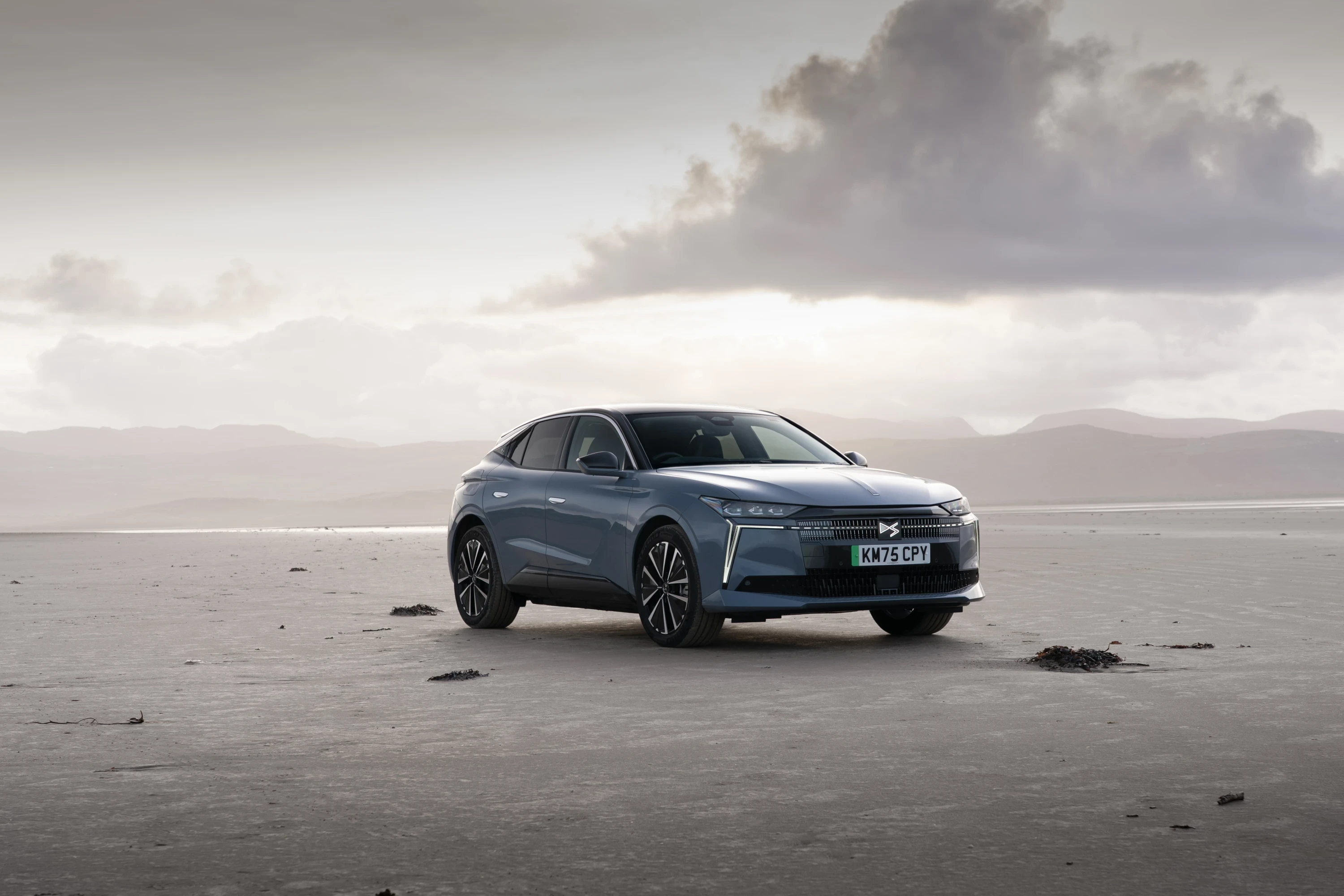 DS N°4 E-Tense 58 kWh exterior view