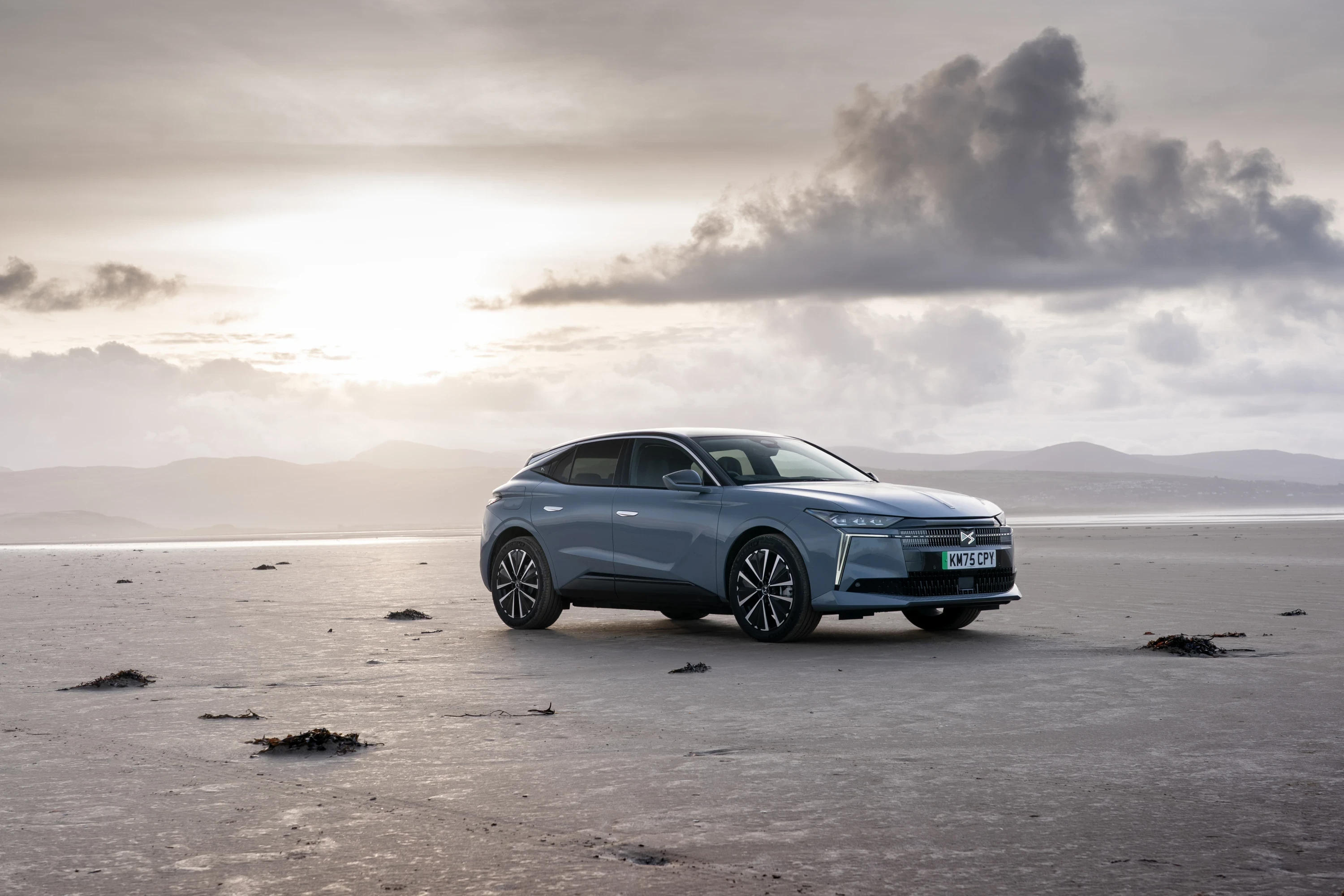 DS N°4 E-Tense 58 kWh exterior view