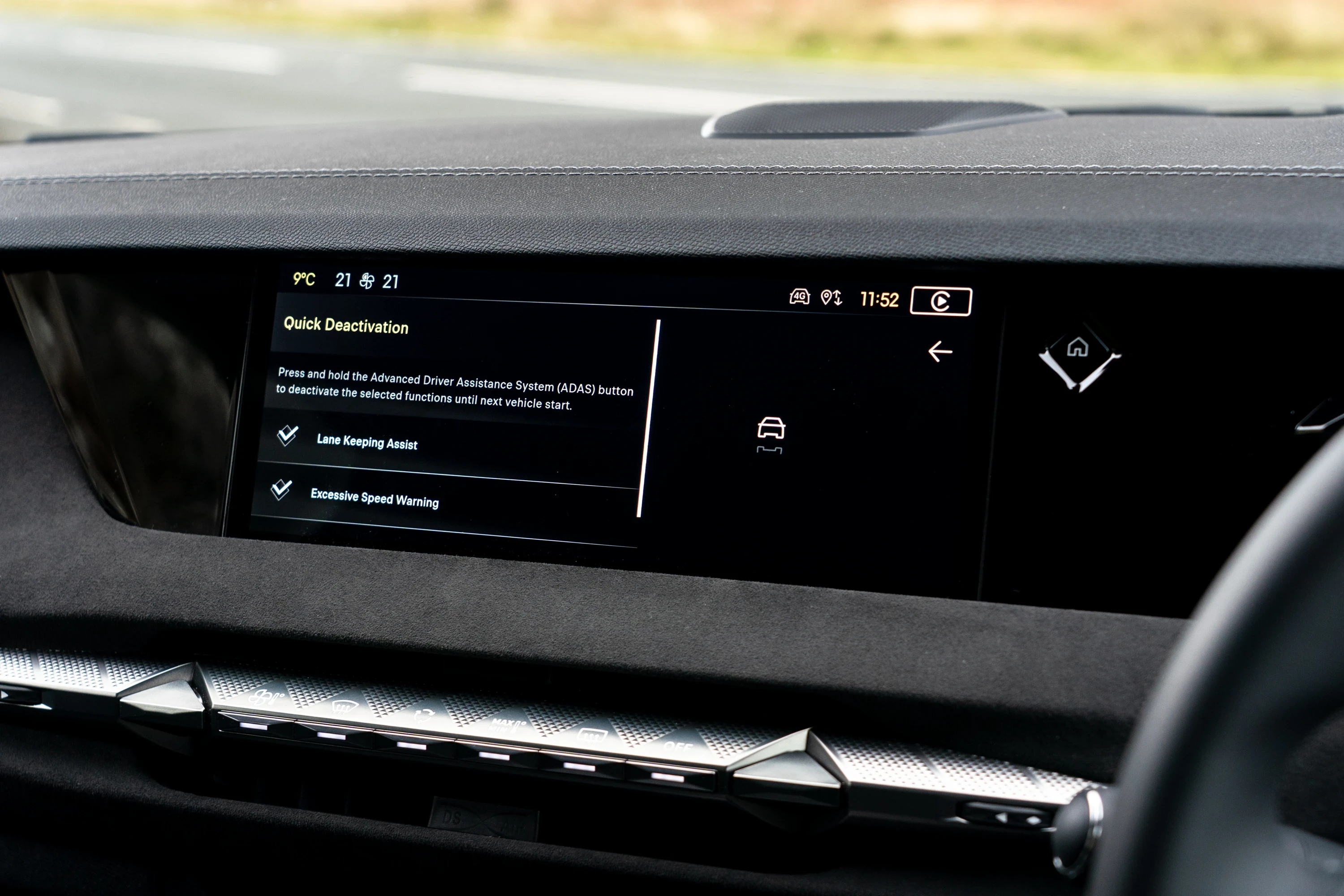 DS N°4 E-Tense 58 kWh details view