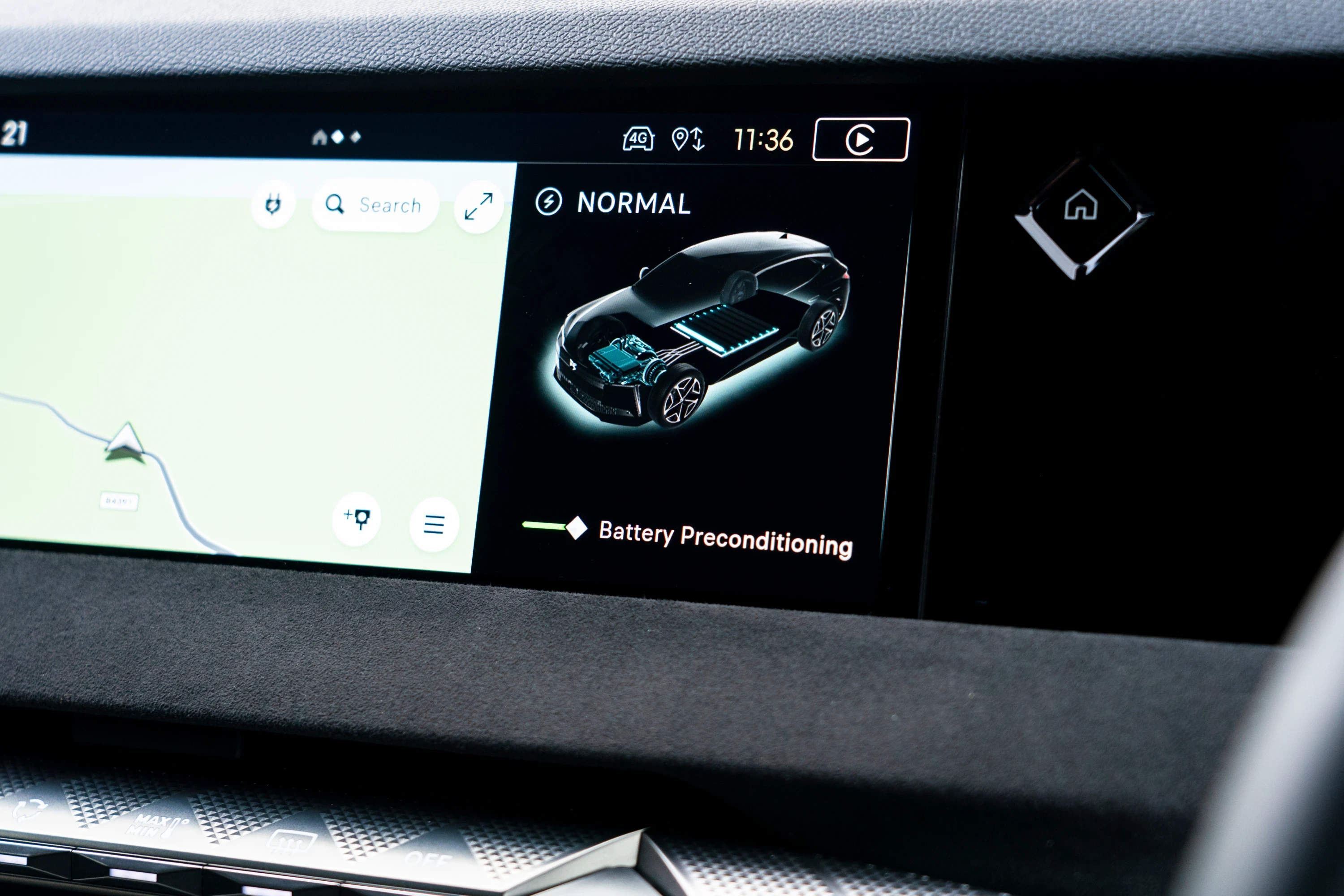 DS N°4 E-Tense 58 kWh screens view