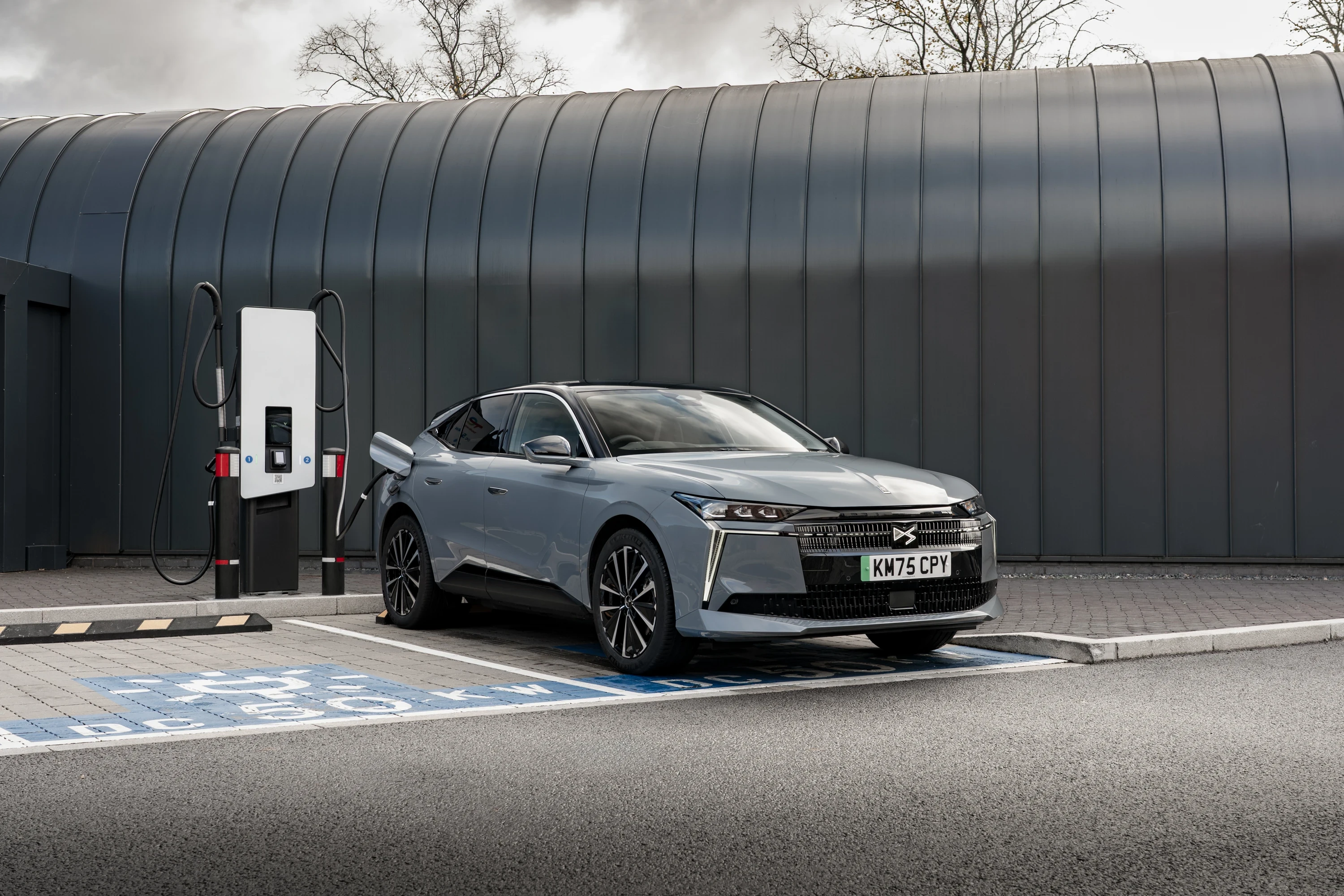 DS N°4 E-Tense 58 kWh charging view