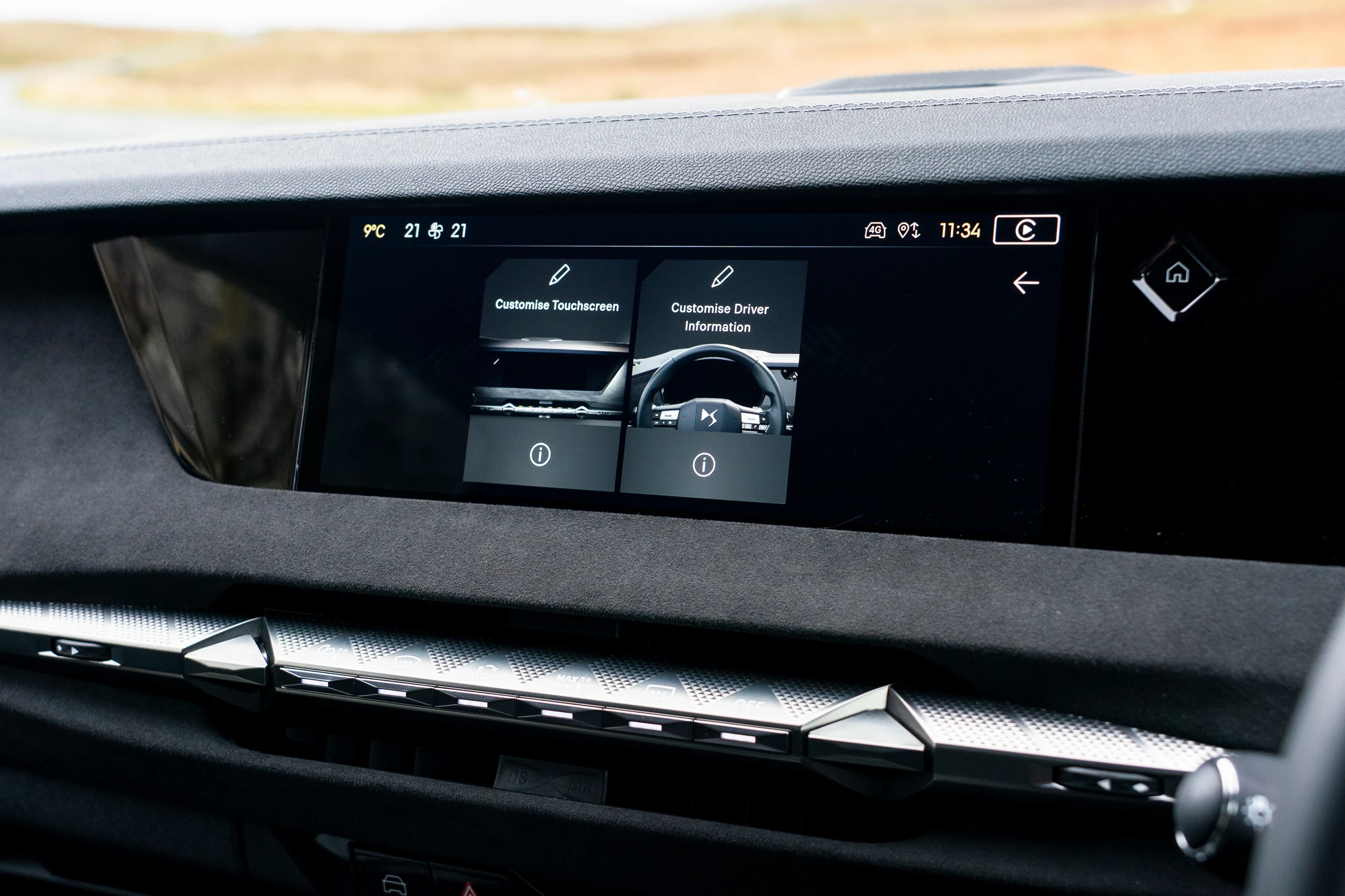 DS N°4 E-Tense 58 kWh screens view