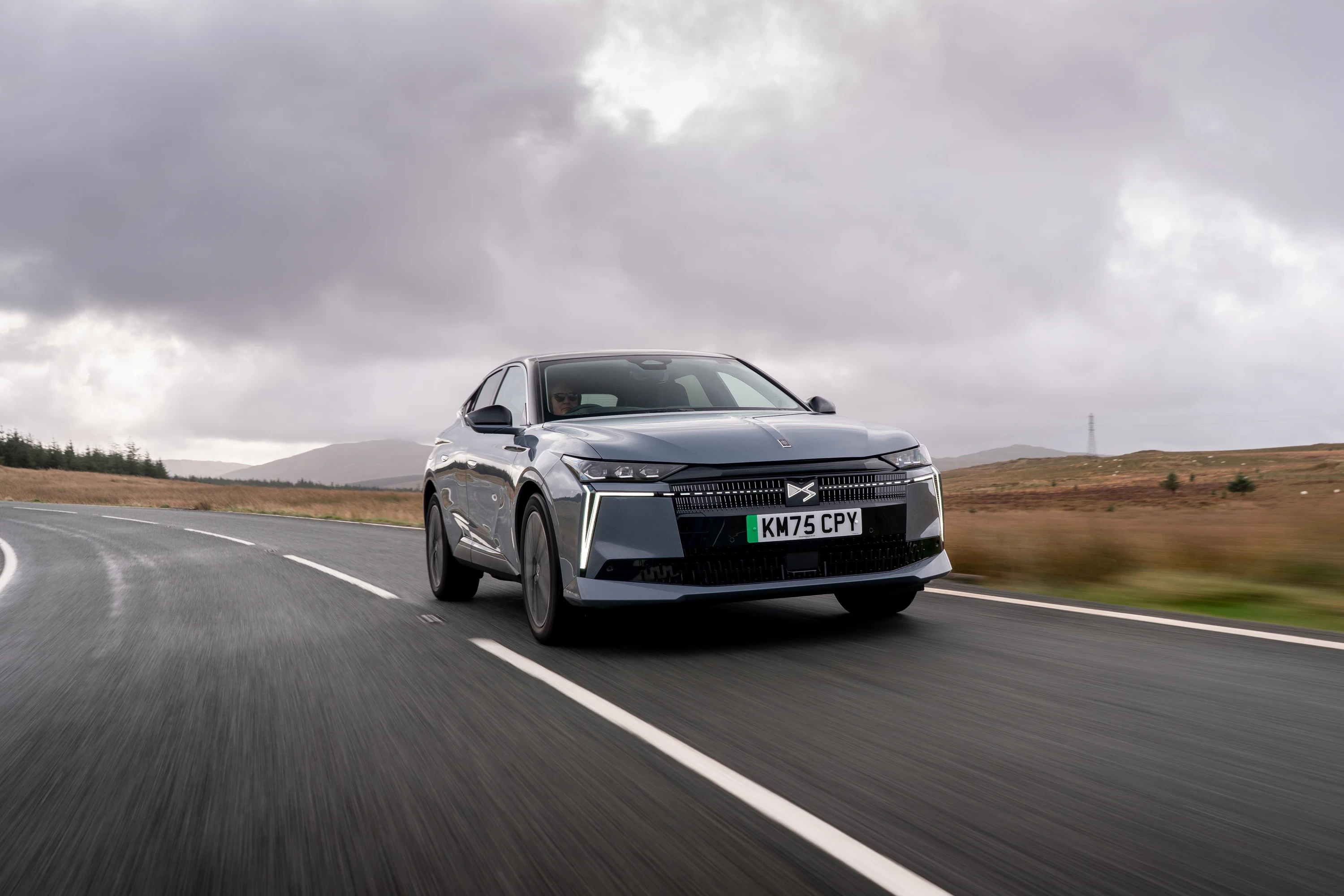 DS N°4 E-Tense 58 kWh exterior view