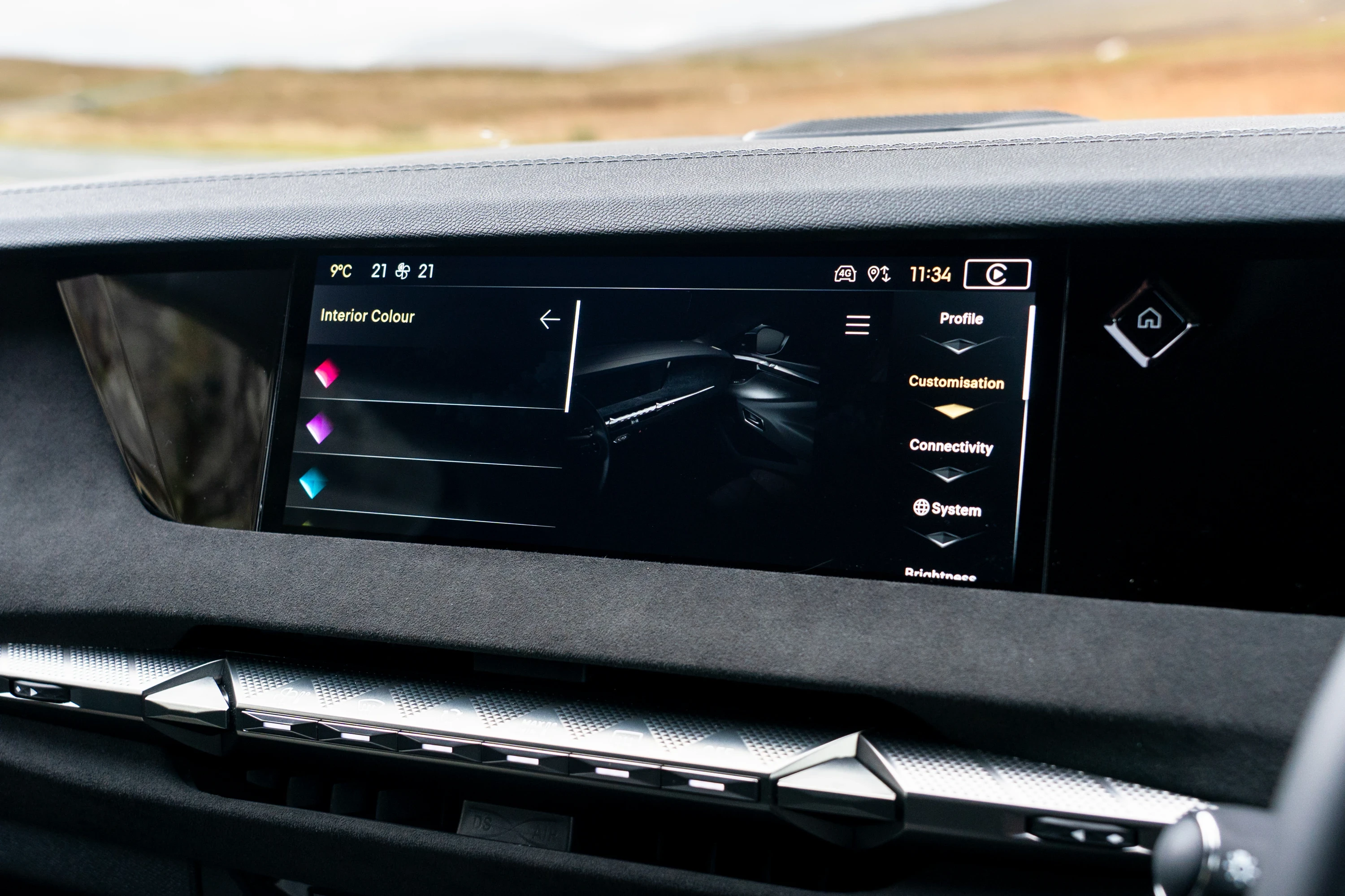 DS N°4 E-Tense 58 kWh screens view