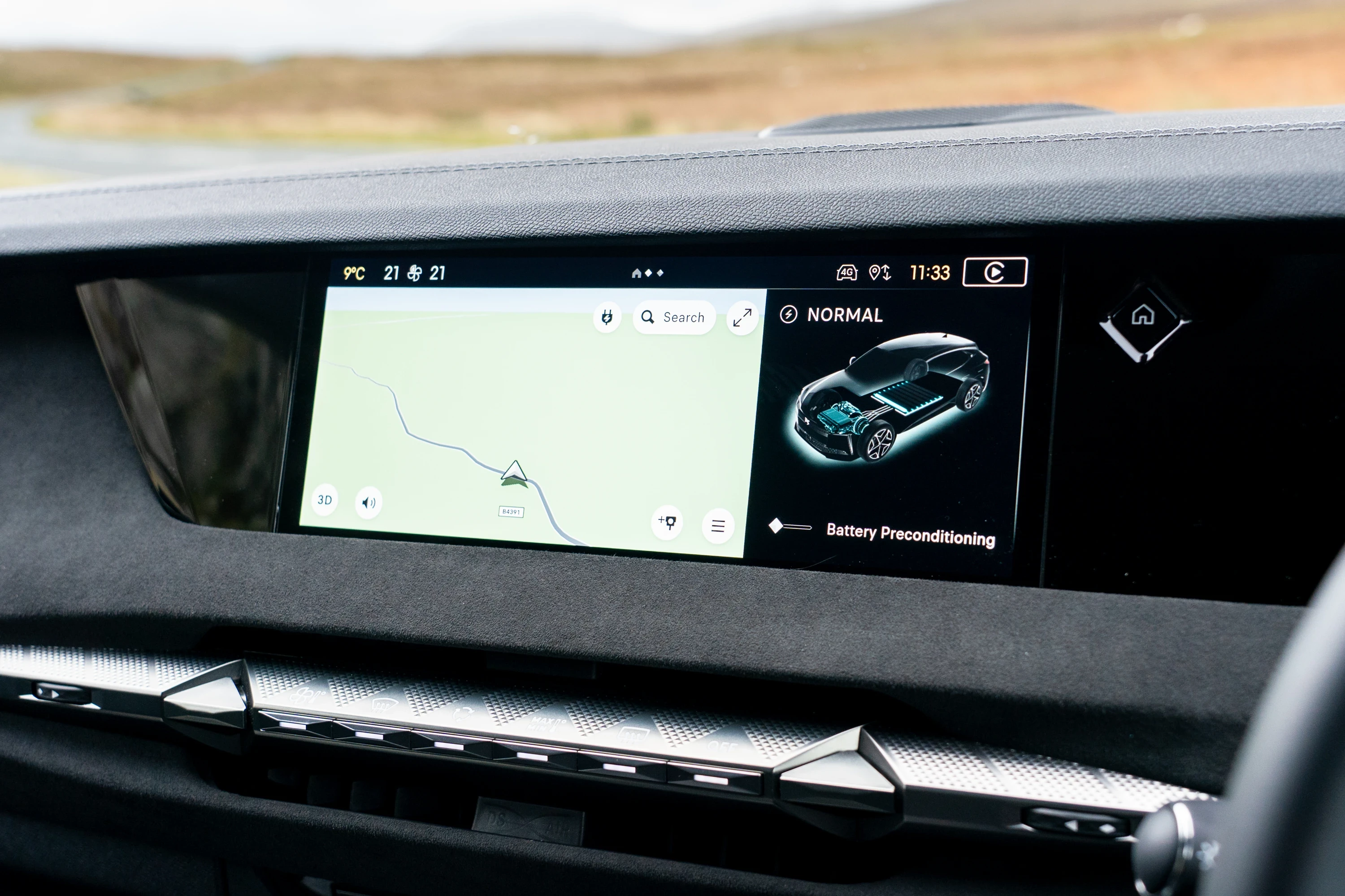 DS N°4 E-Tense 58 kWh screens view
