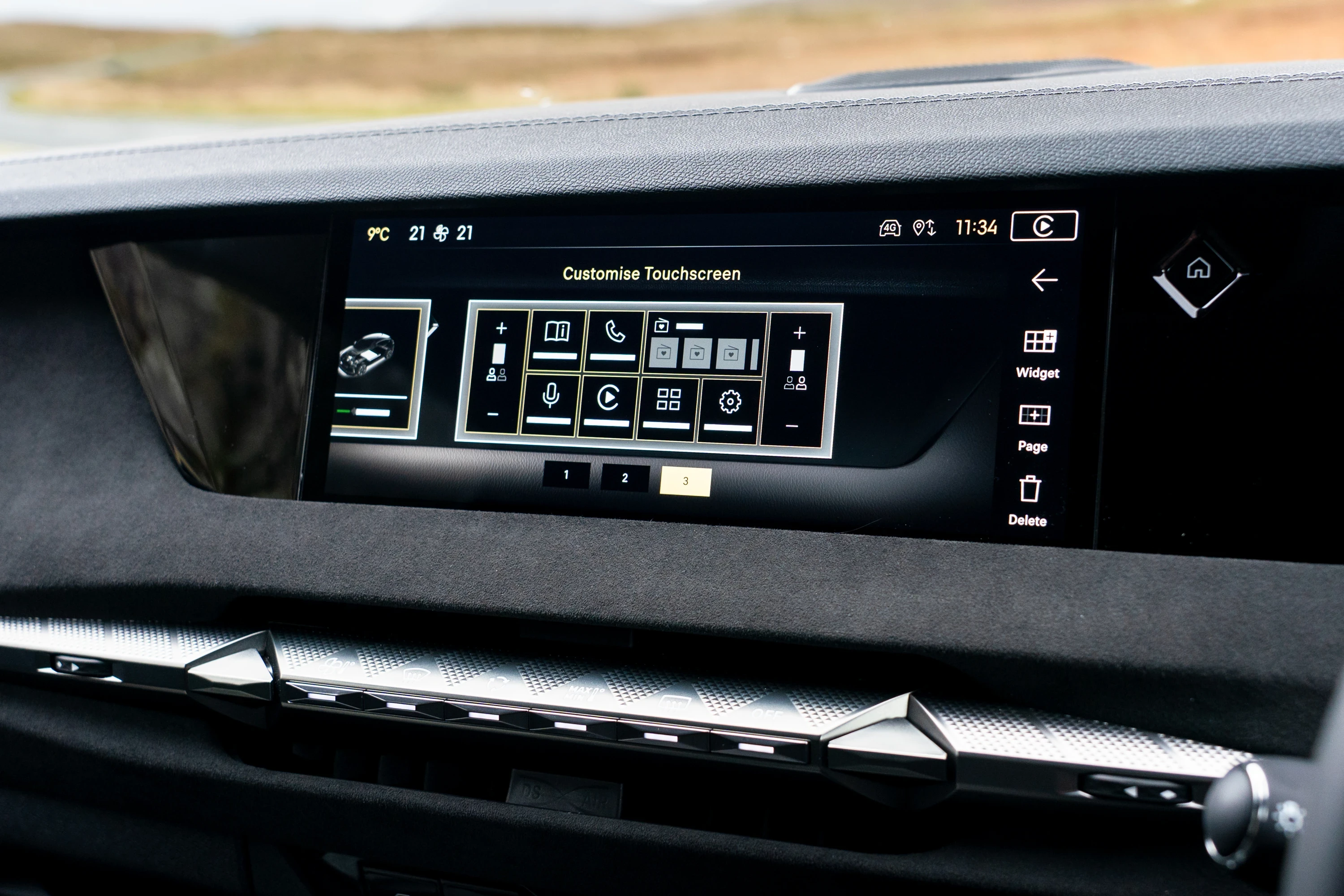 DS N°4 E-Tense 58 kWh screens view