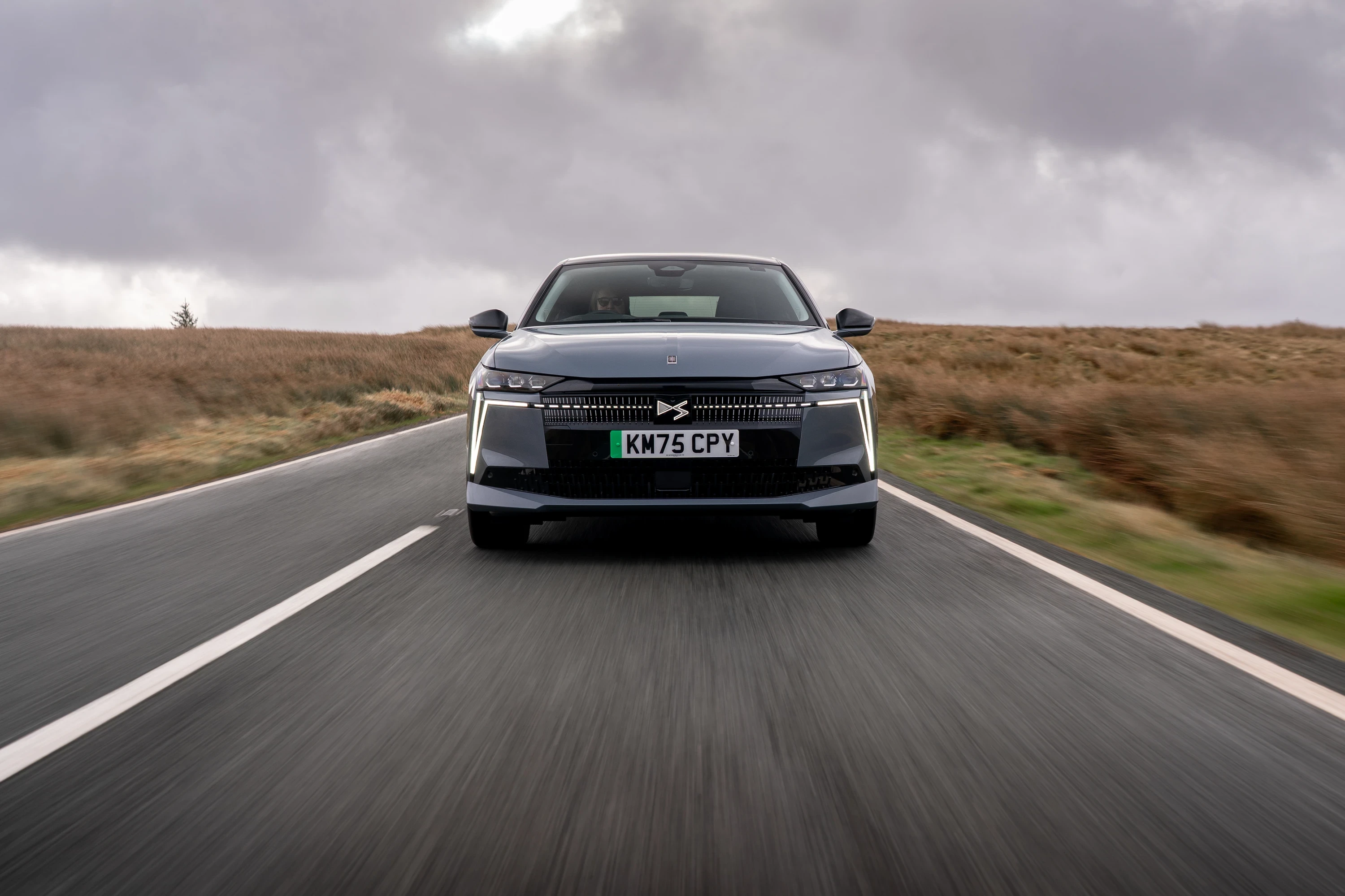 DS N°4 E-Tense 58 kWh exterior view