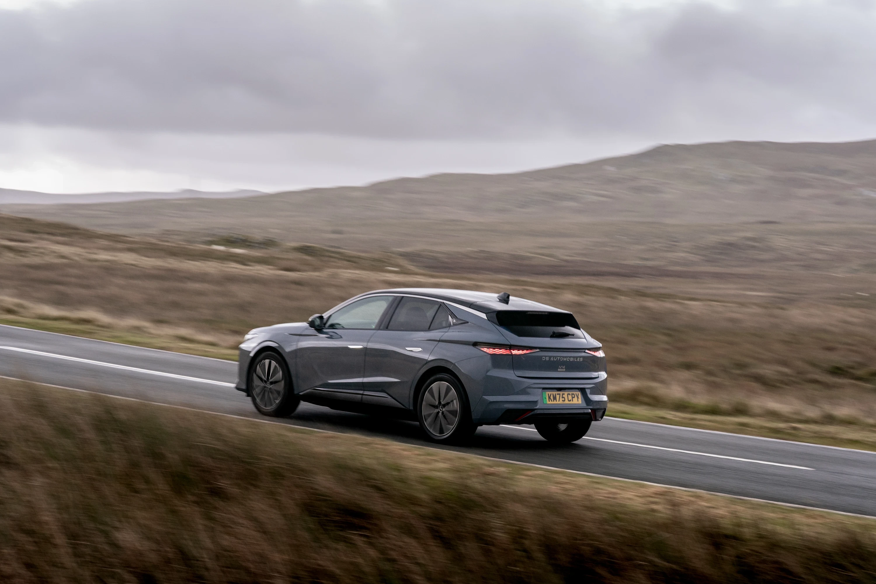 DS N°4 E-Tense 58 kWh exterior view