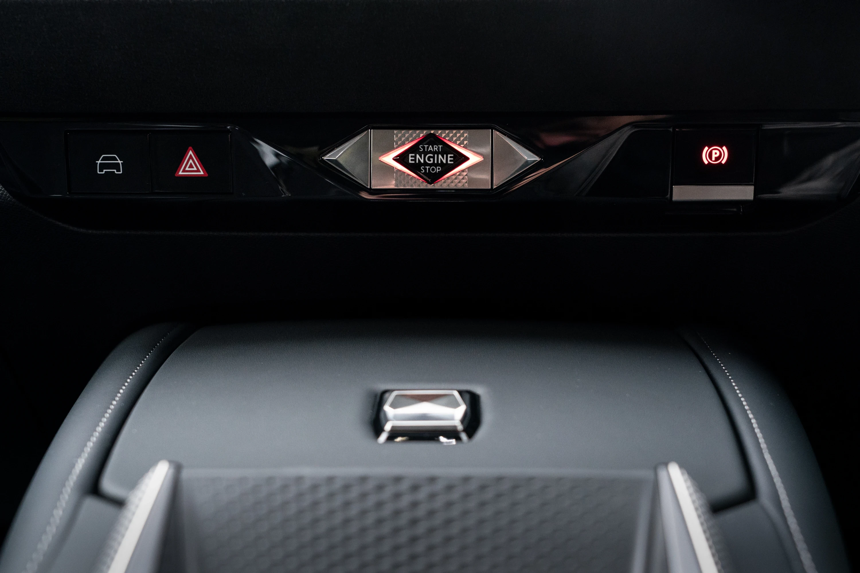 DS N°4 E-Tense 58 kWh details view