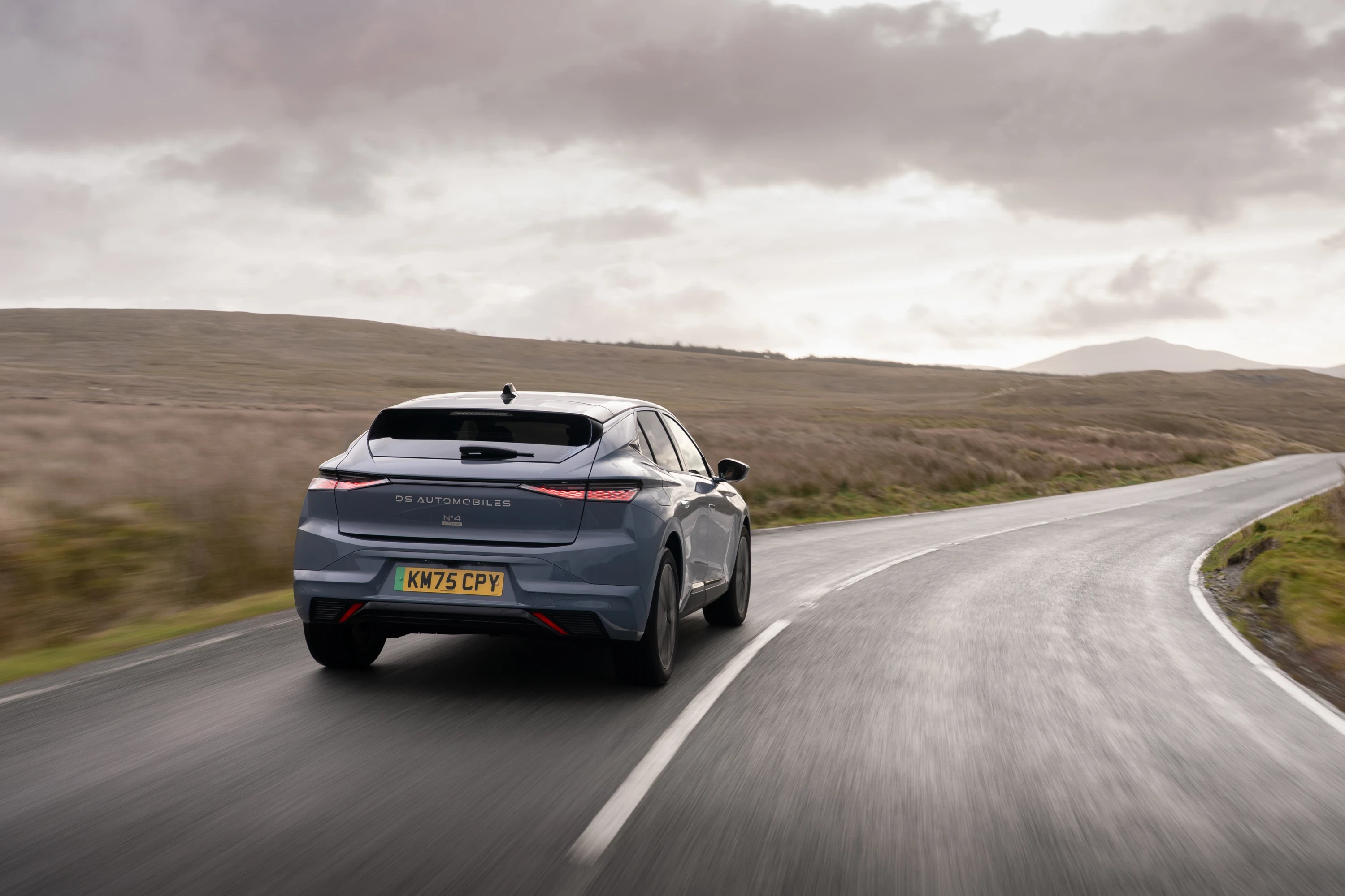 DS N°4 E-Tense 58 kWh exterior view