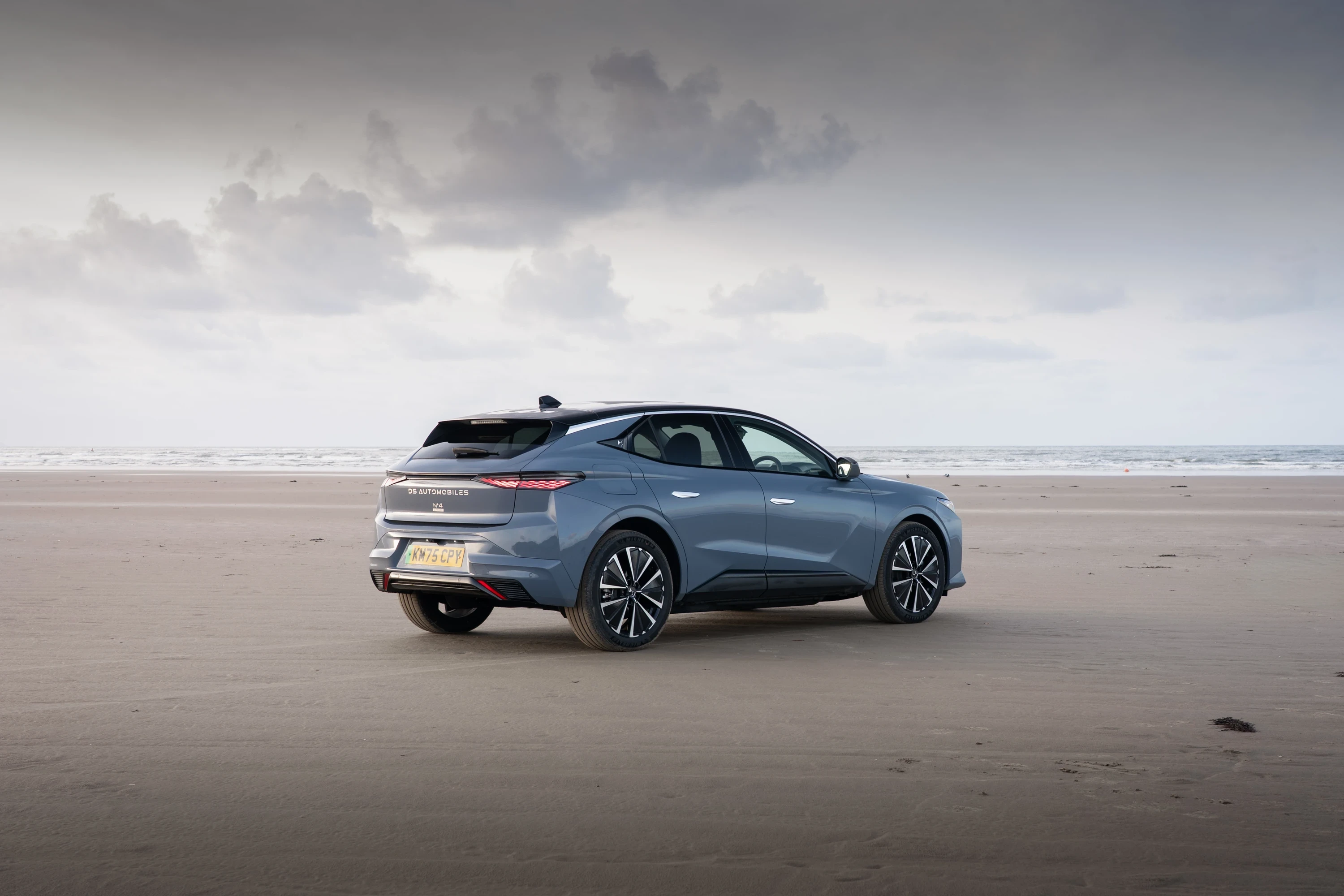 DS N°4 E-Tense 58 kWh exterior view