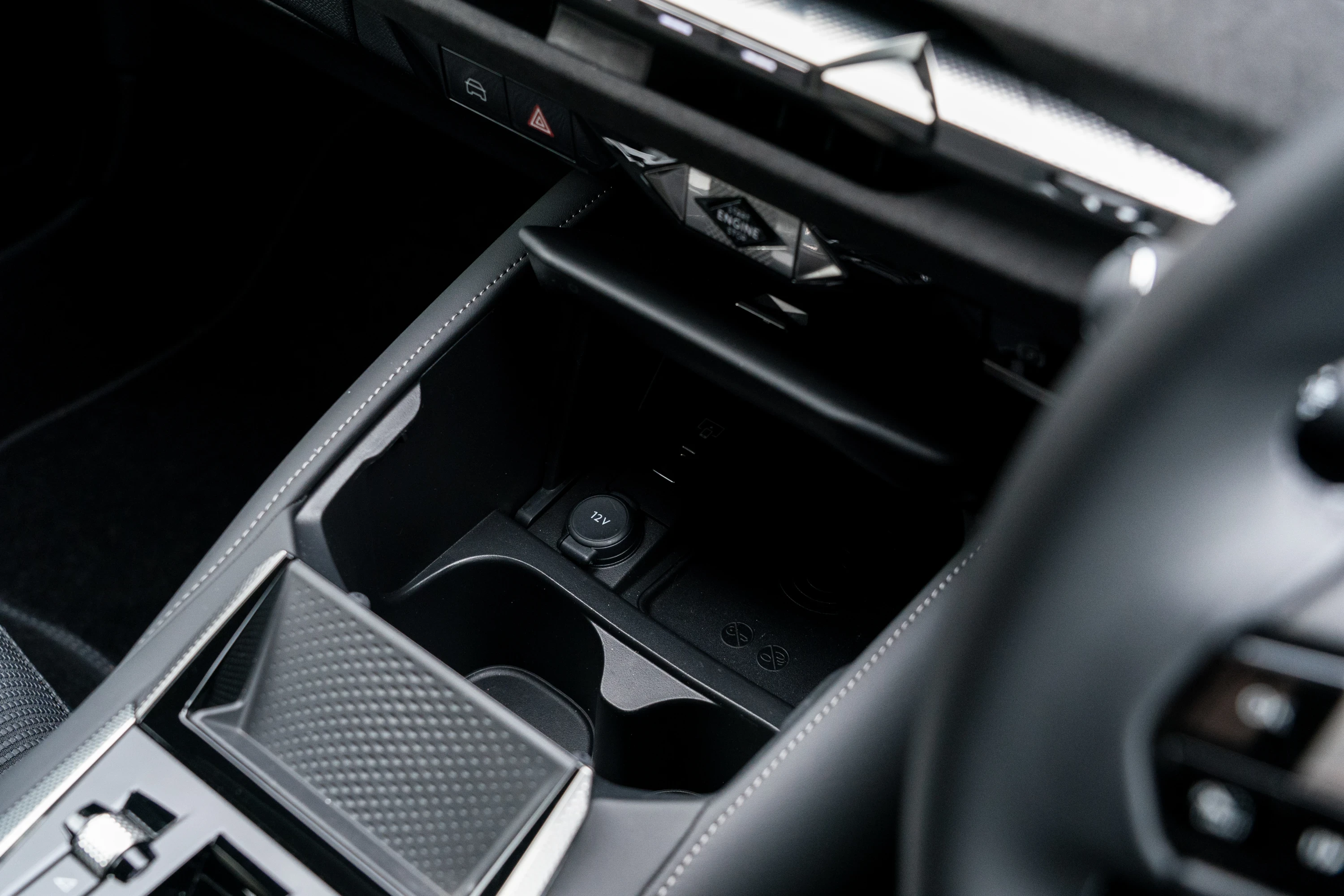 DS N°4 E-Tense 58 kWh details view