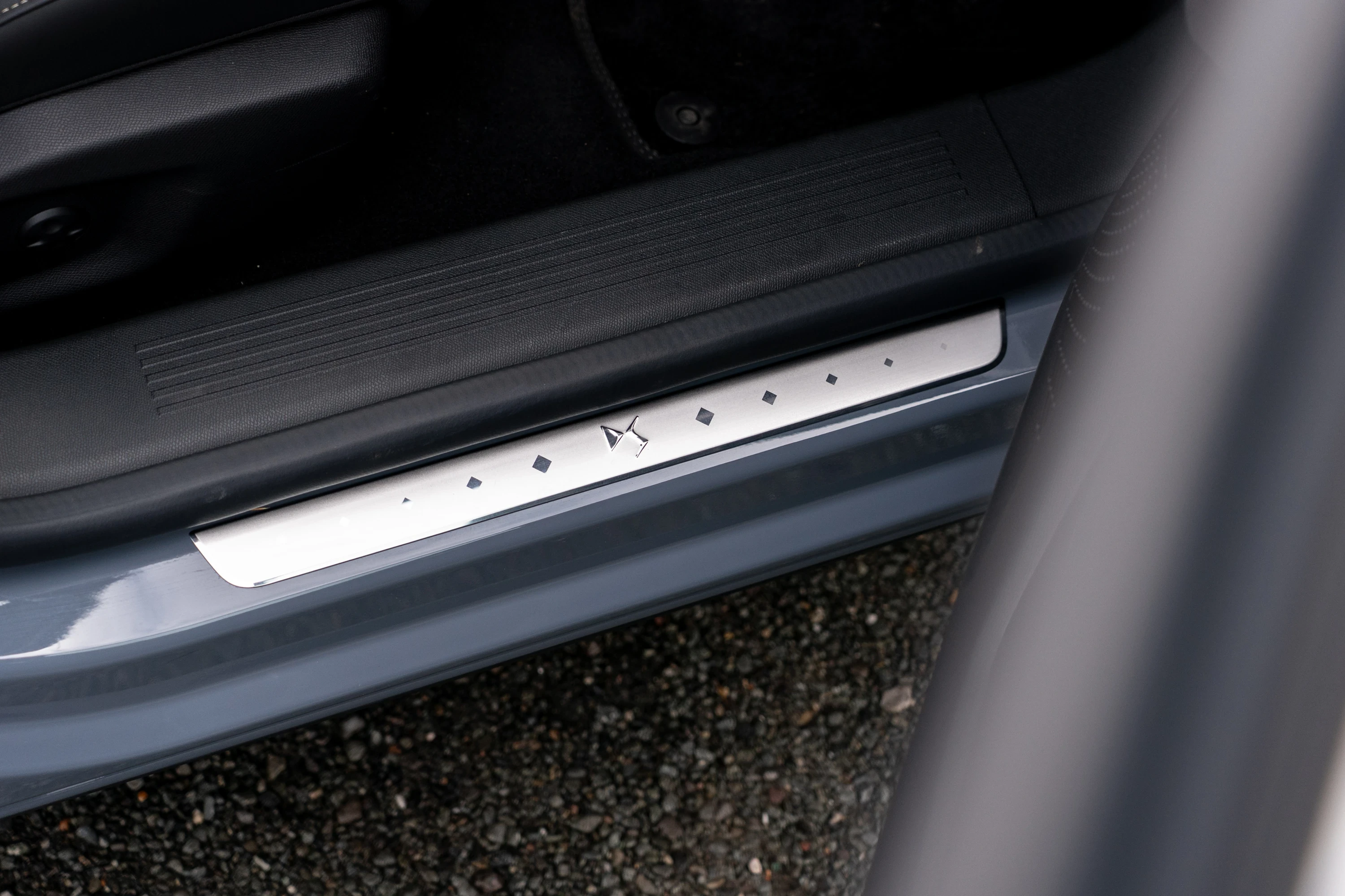 DS N°4 E-Tense 58 kWh details view