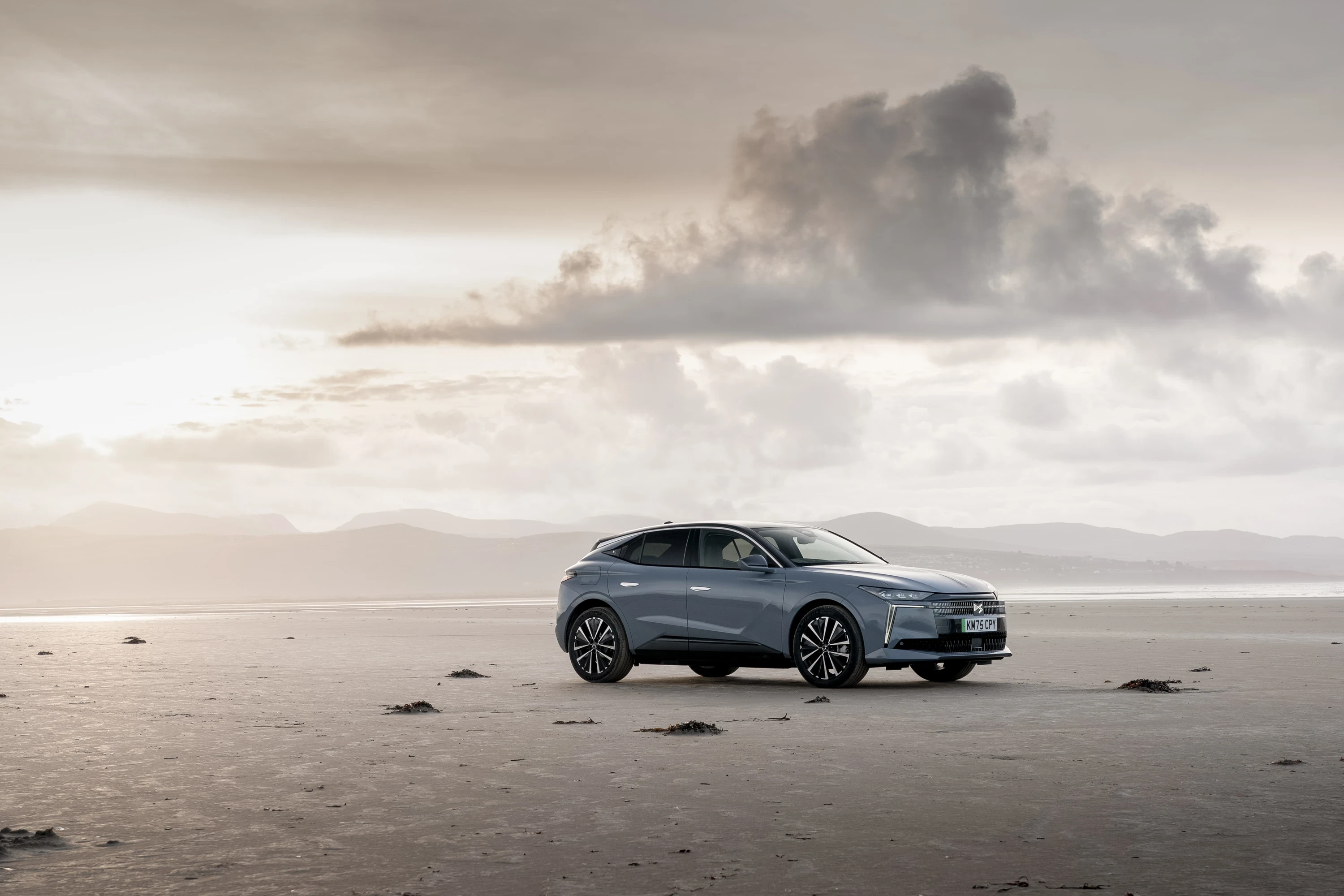 DS N°4 E-Tense 58 kWh exterior view