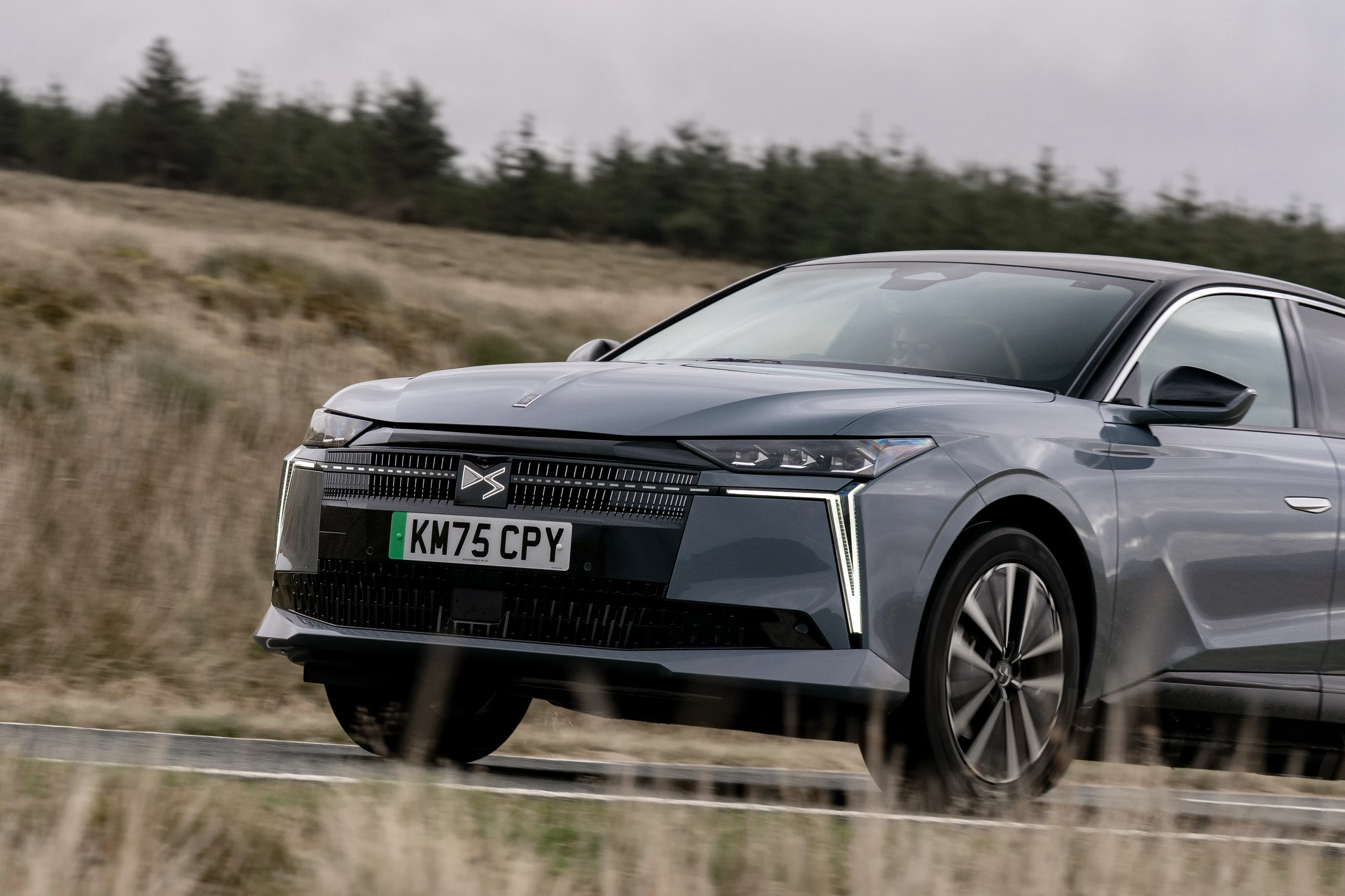 DS N°4 E-Tense 58 kWh exterior view