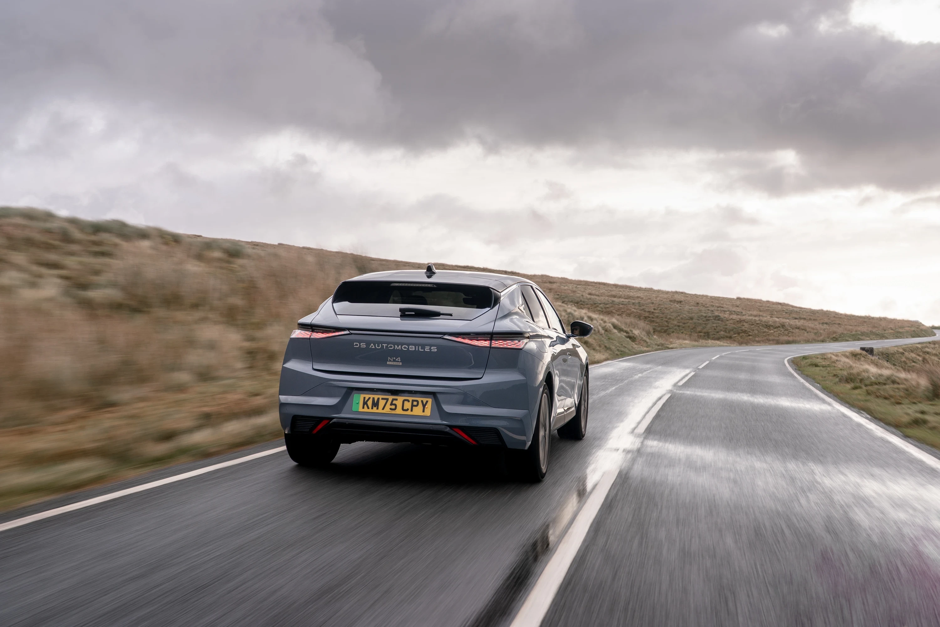 DS N°4 E-Tense 58 kWh exterior view