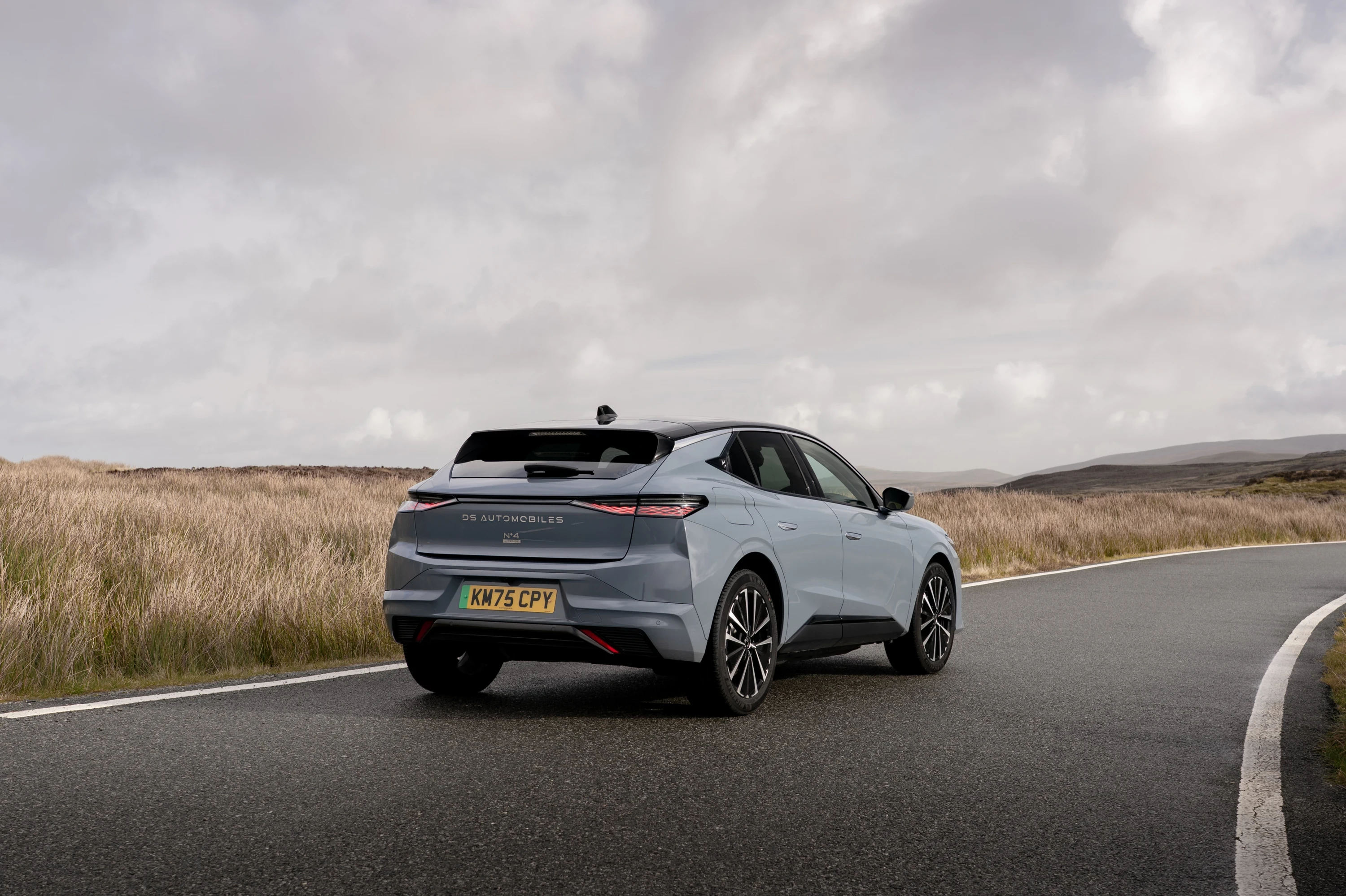 DS N°4 E-Tense 58 kWh exterior view