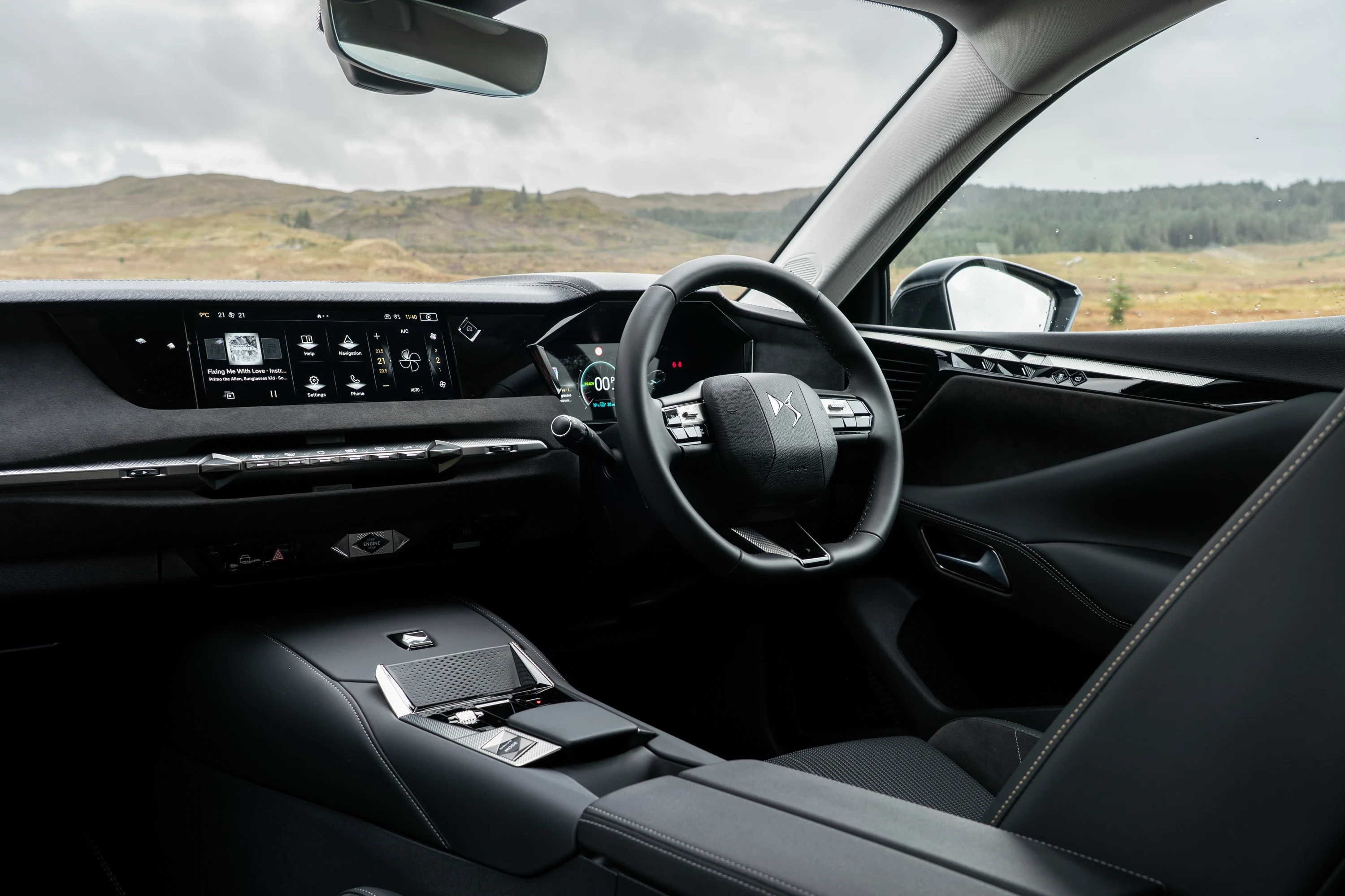 DS N°4 E-Tense 58 kWh exterior view