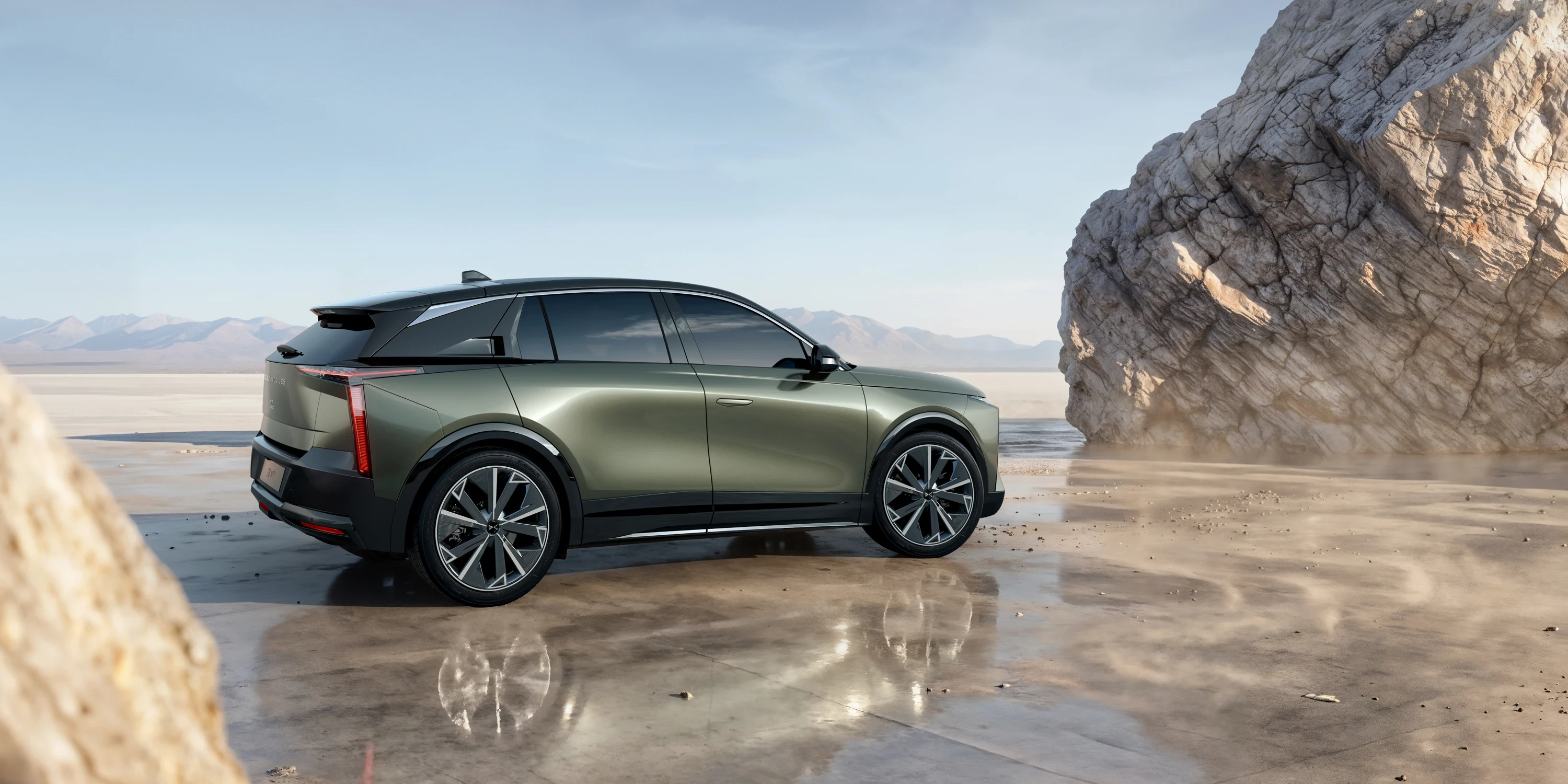 DS N°7 E-Tense AWD Long Range exterior view