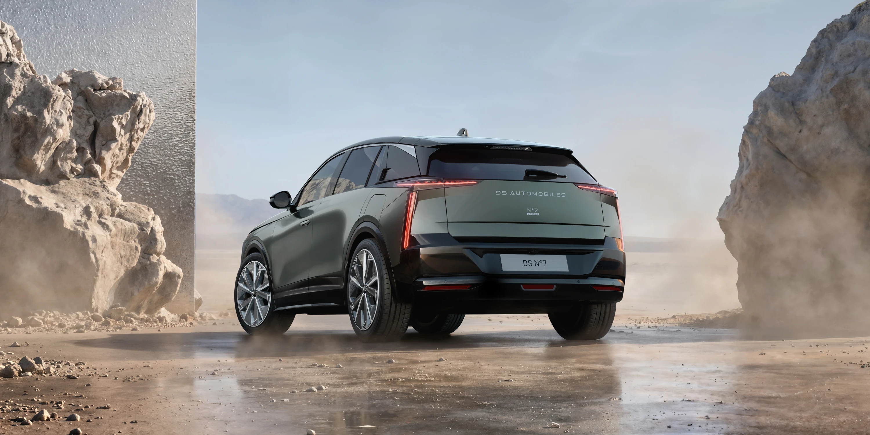 DS N°7 E-Tense FWD Long Range exterior view