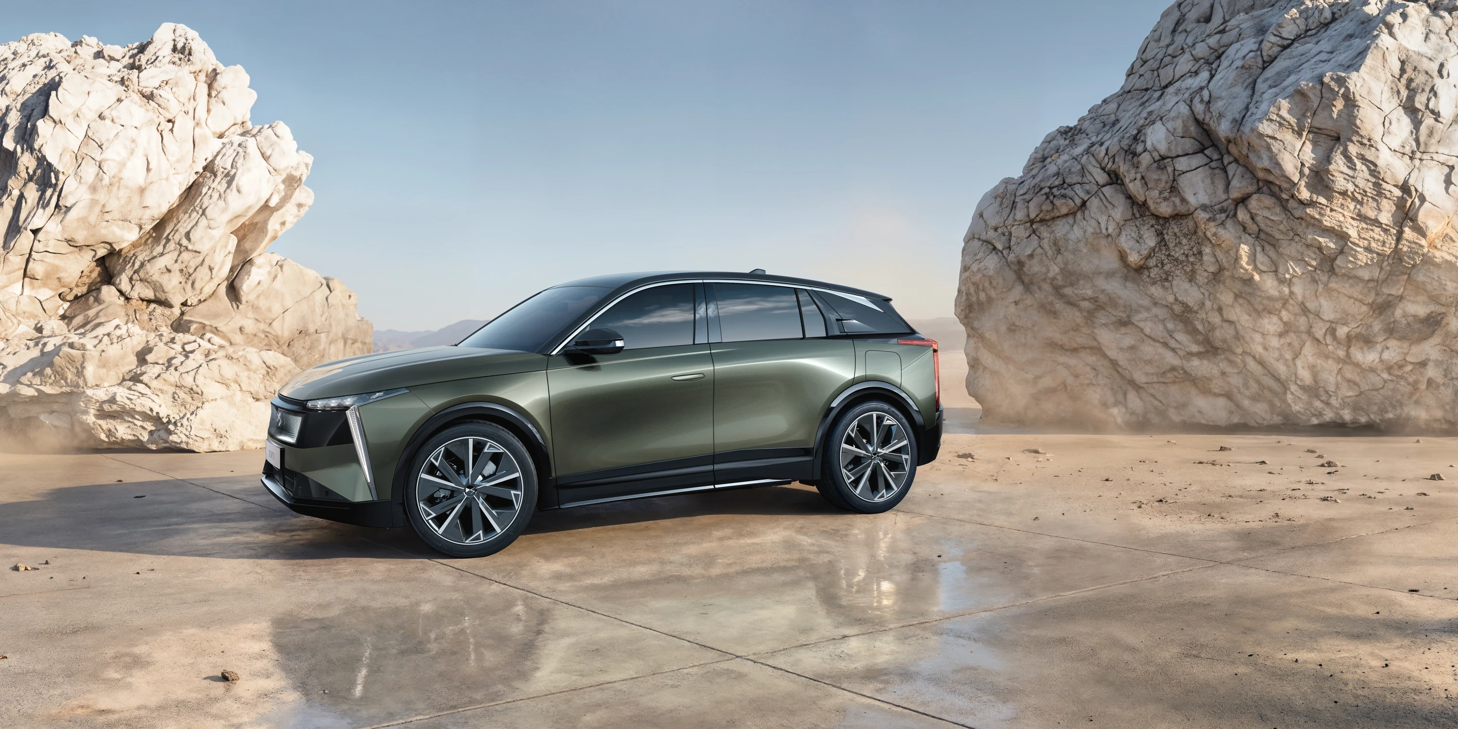 DS N°7 E-Tense FWD Long Range exterior view