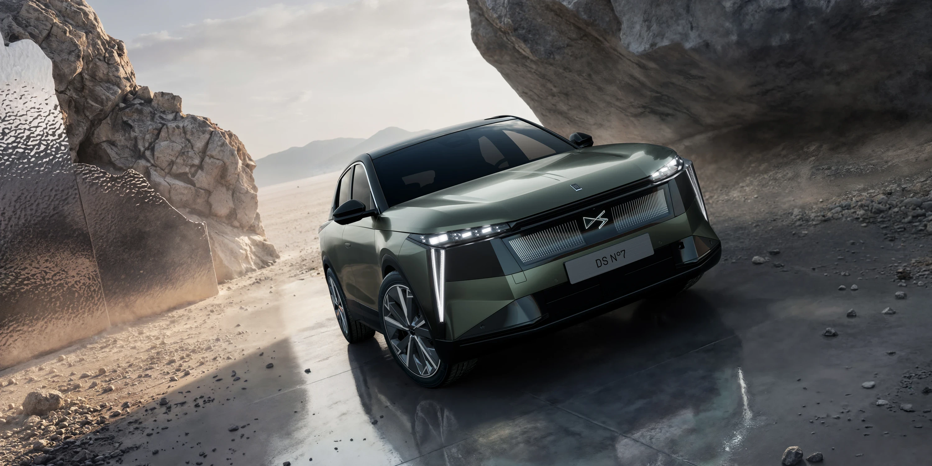 DS N°7 E-Tense FWD Long Range exterior view