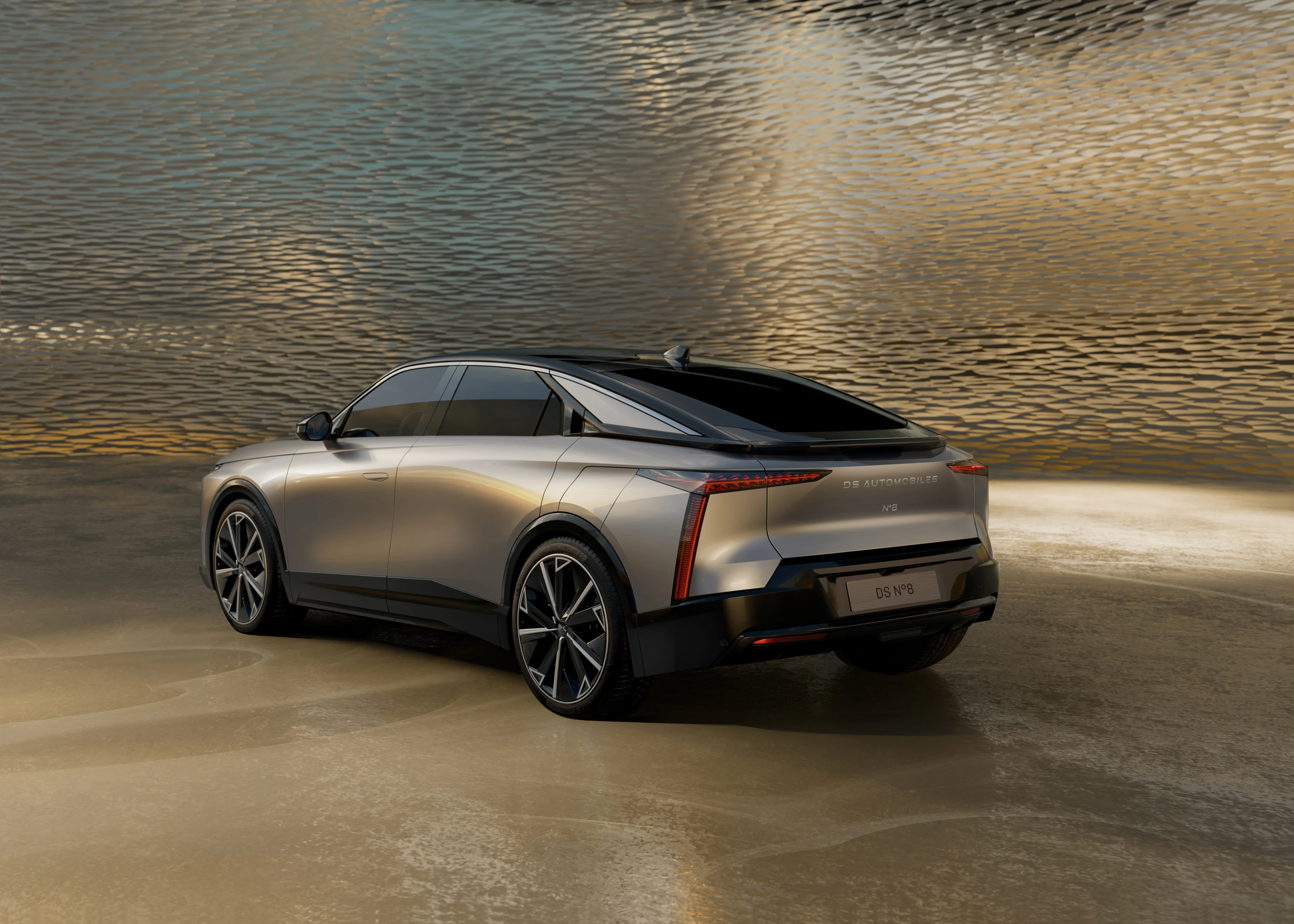 DS N°8 AWD Long Range exterior view