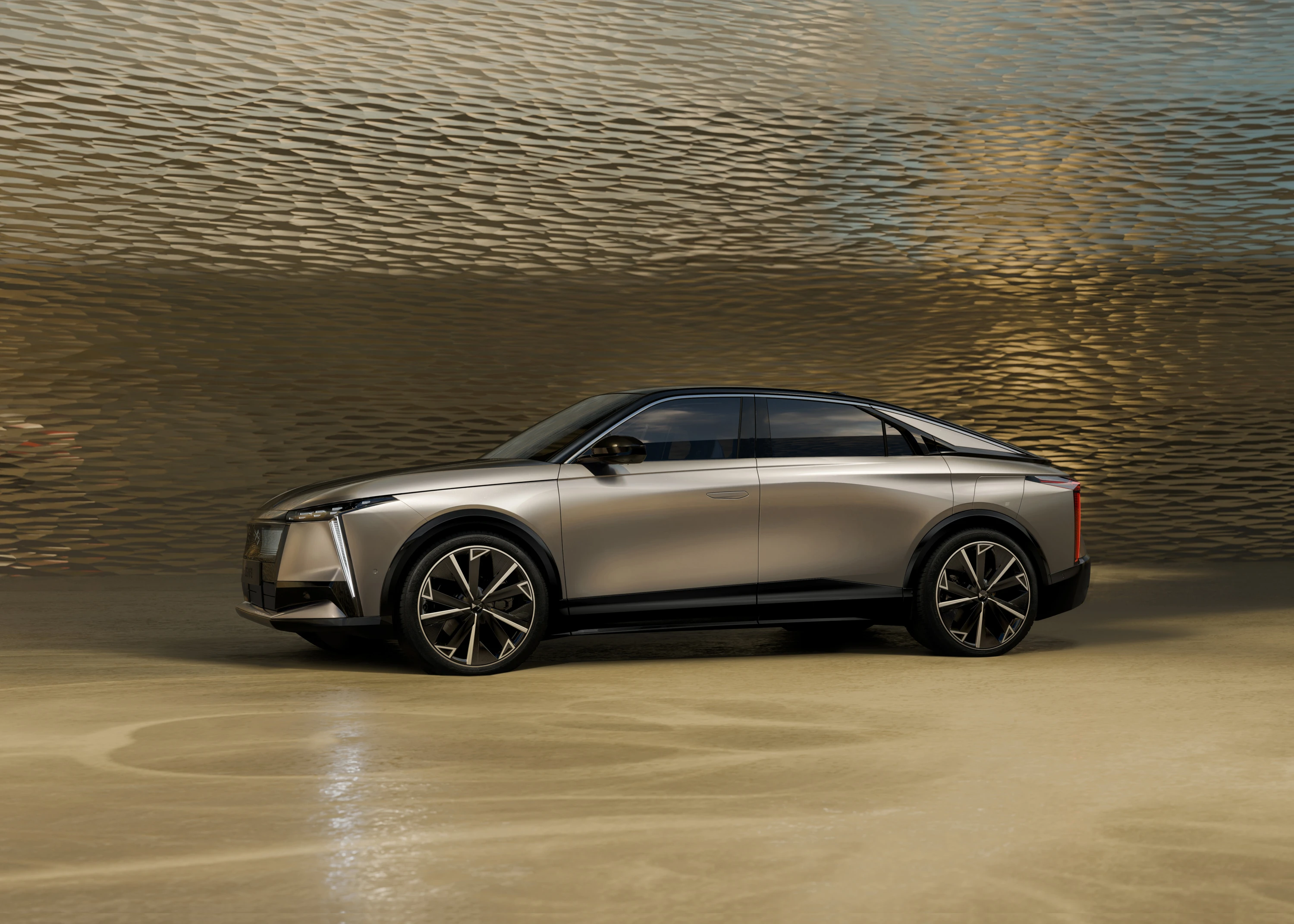 DS N°8 AWD Long Range exterior view