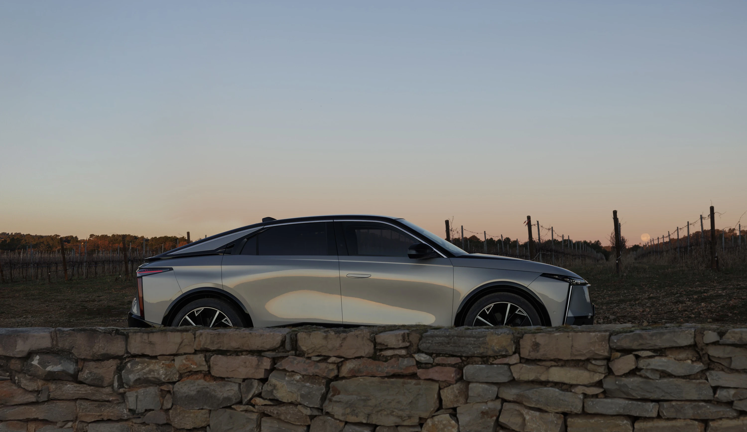 DS N°8 AWD Long Range exterior view