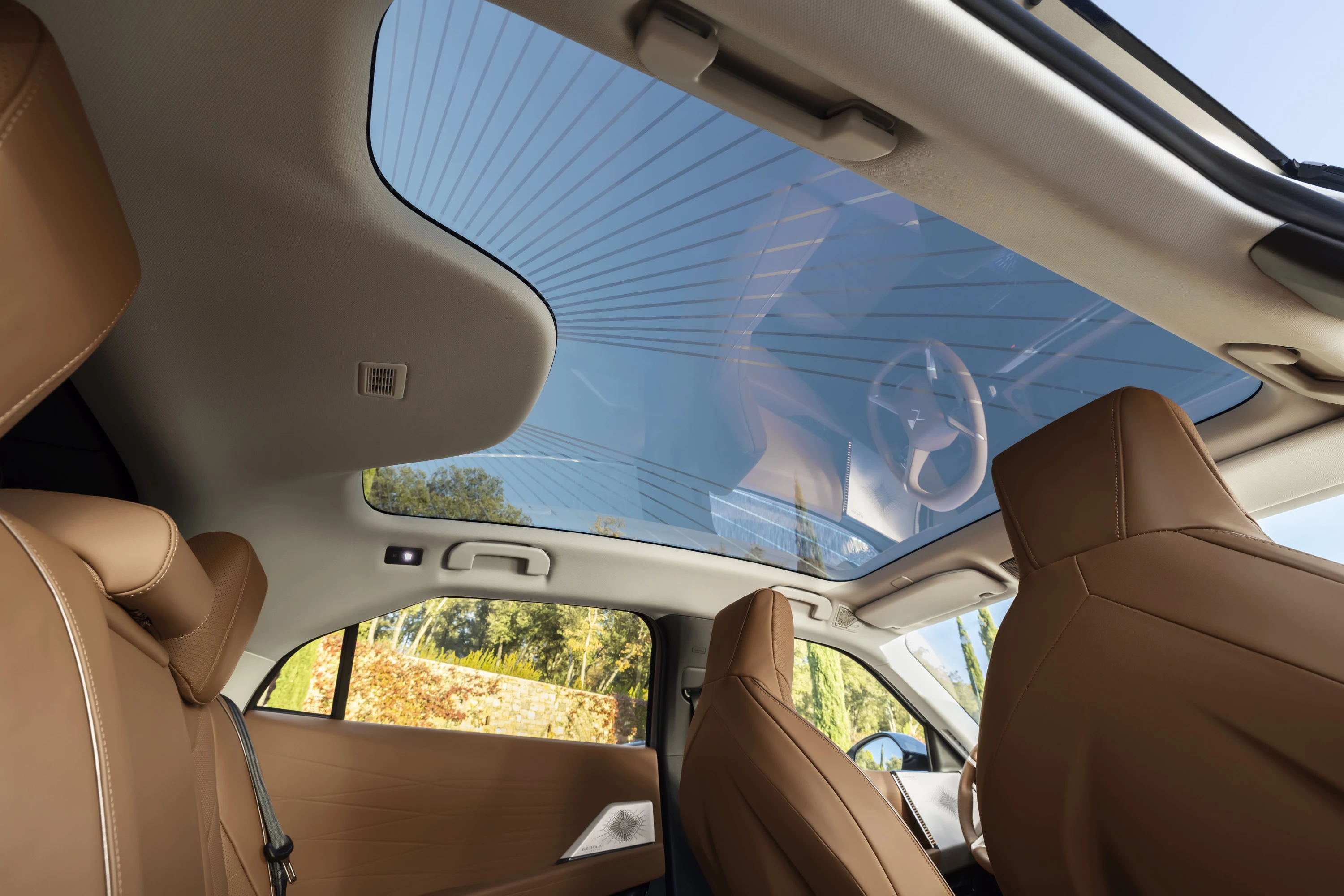 DS N°8 AWD Long Range roof view