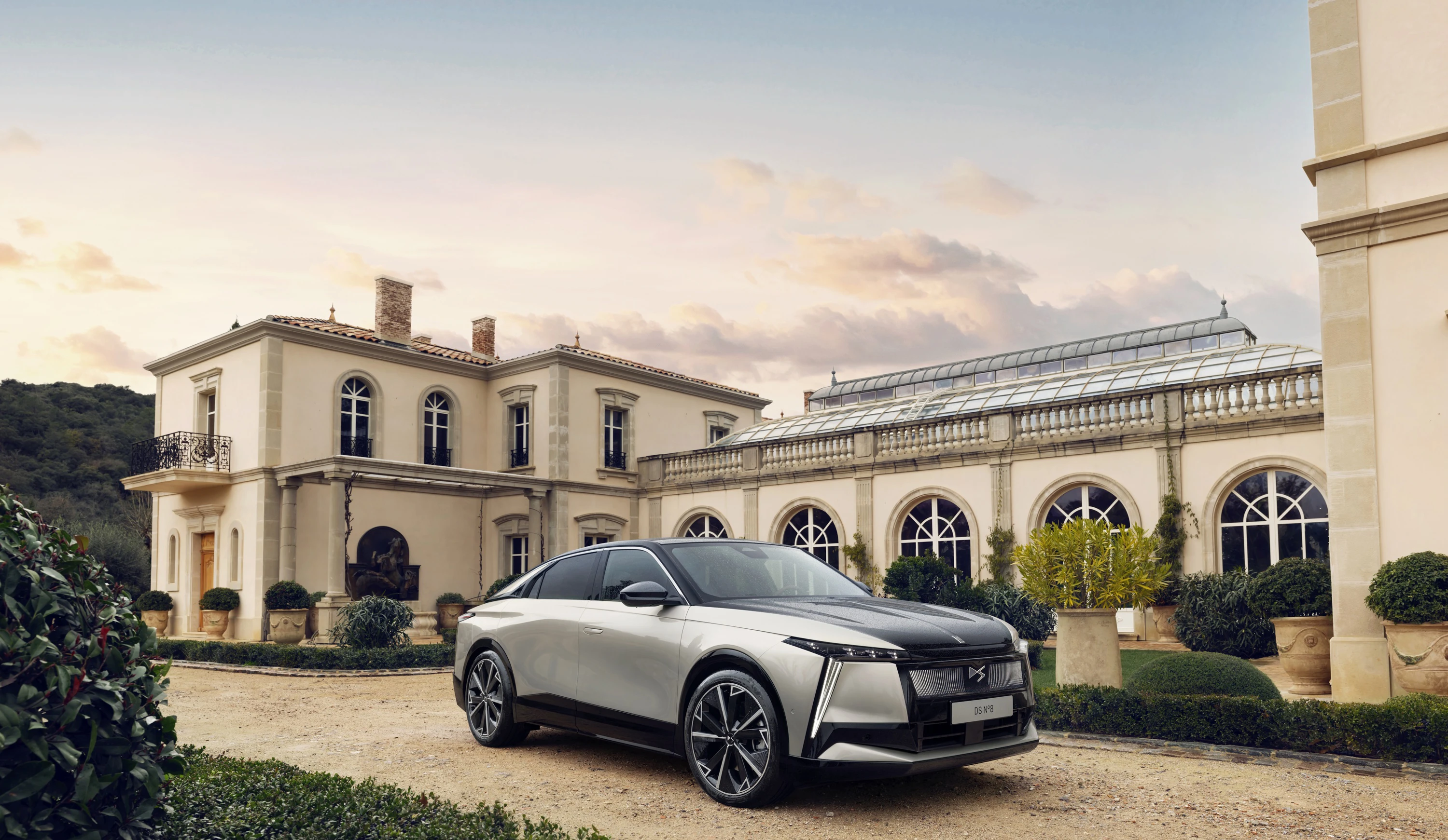 DS N°8 FWD Long Range exterior view