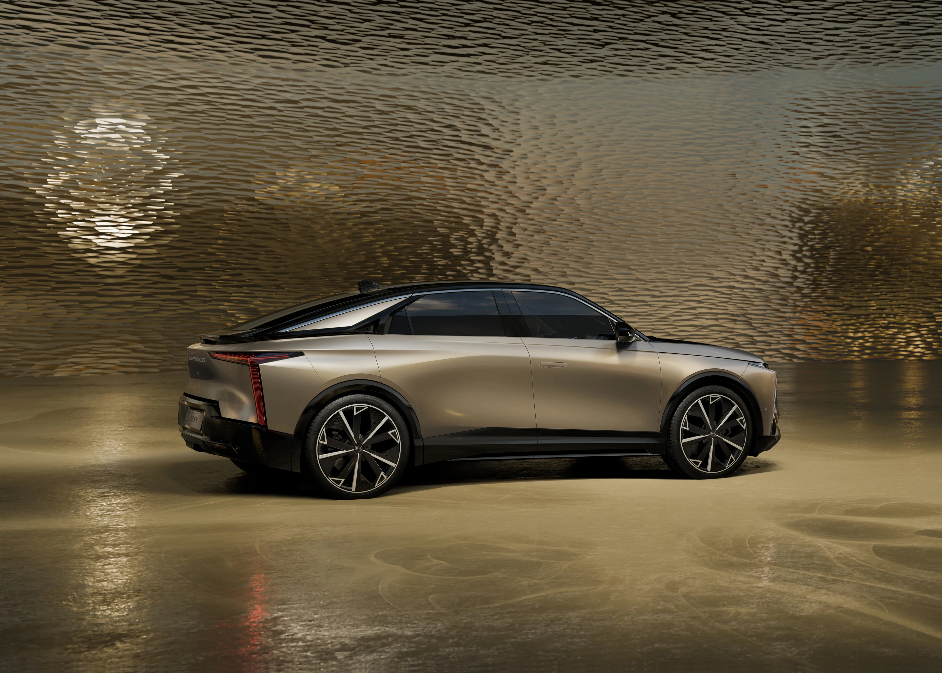 DS N°8 FWD Long Range exterior view